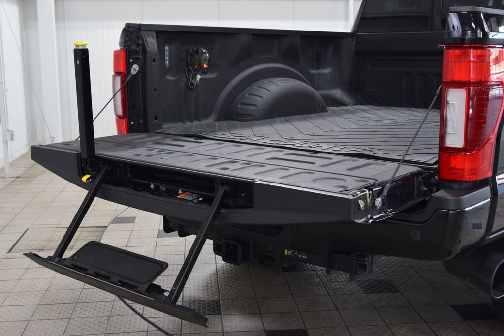 Used 2022 Ford F350 Lariat w/ Black Appearance Package image 22