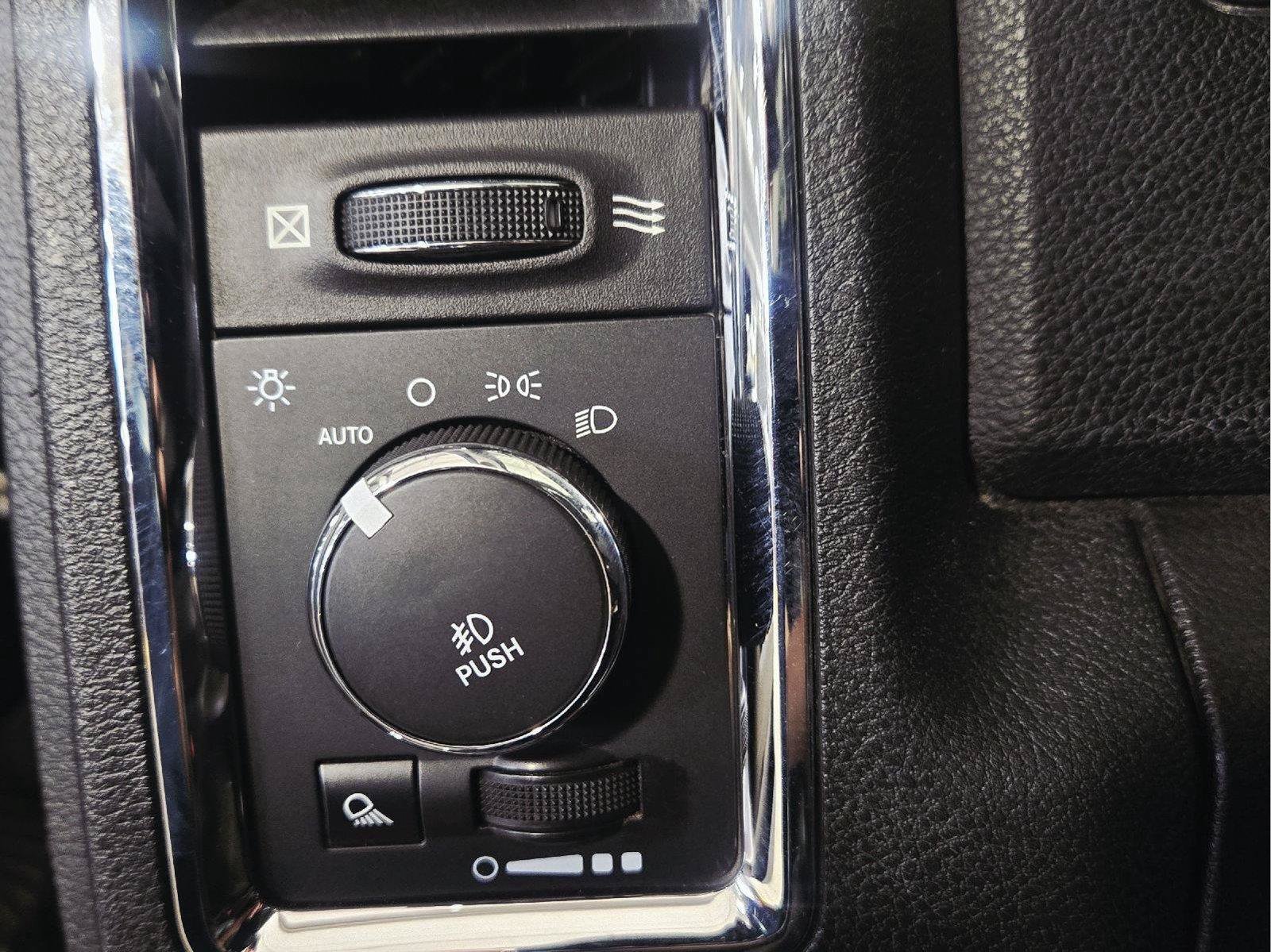 Used 2014 RAM 3500 Laramie AWD/4WD image 14