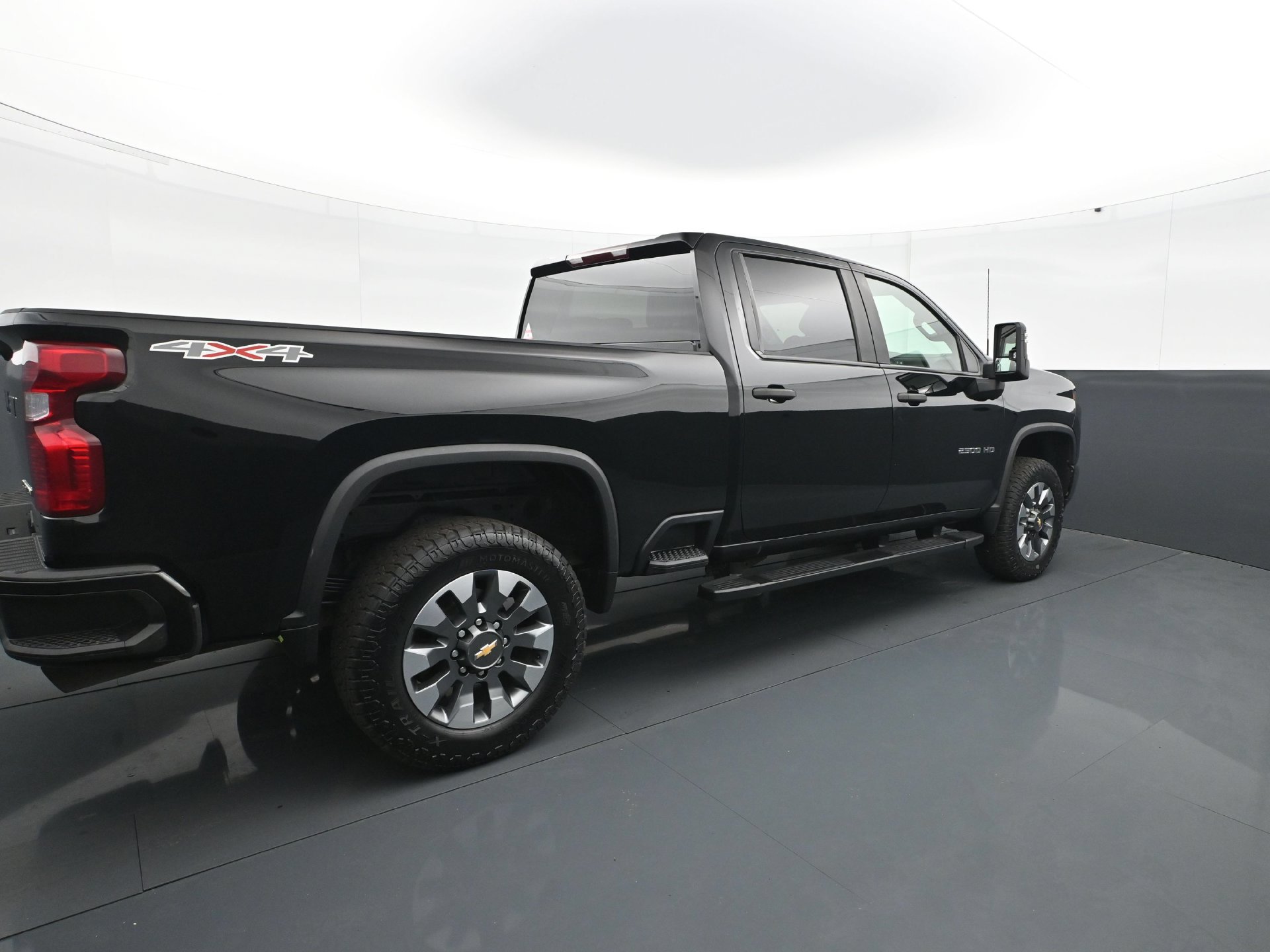 Used 2022 Chevrolet Silverado 2500 Custom w/ Custom Value Package AWD/4WD image 7