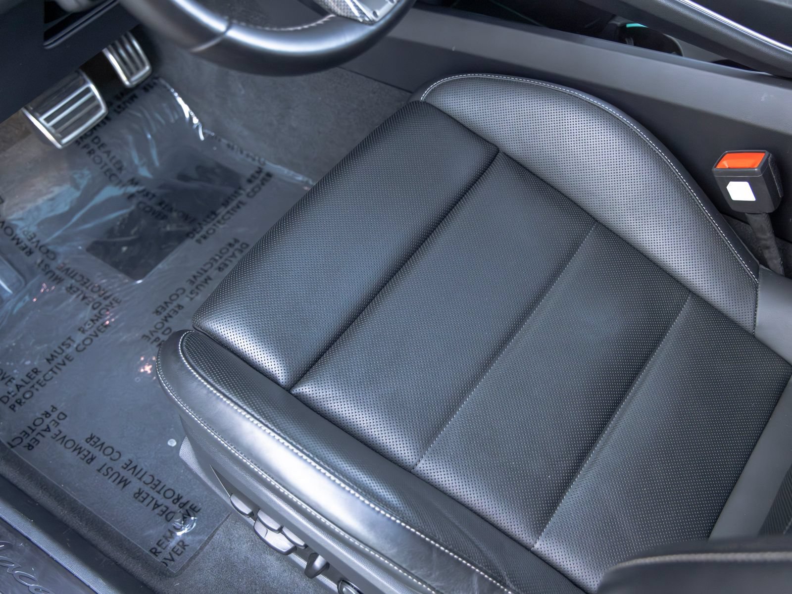 Certified 2024 Porsche Macan Turbo Electric AWD/4WD image 31