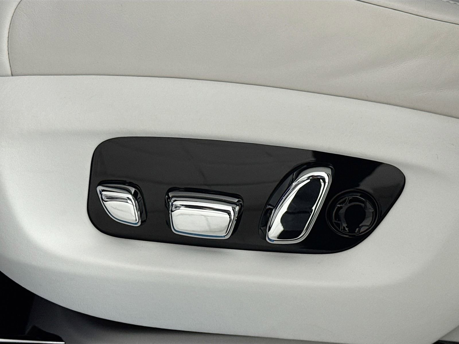 Certified 2023 Rolls-Royce Ghost w/ Ghost Package AWD/4WD image 20
