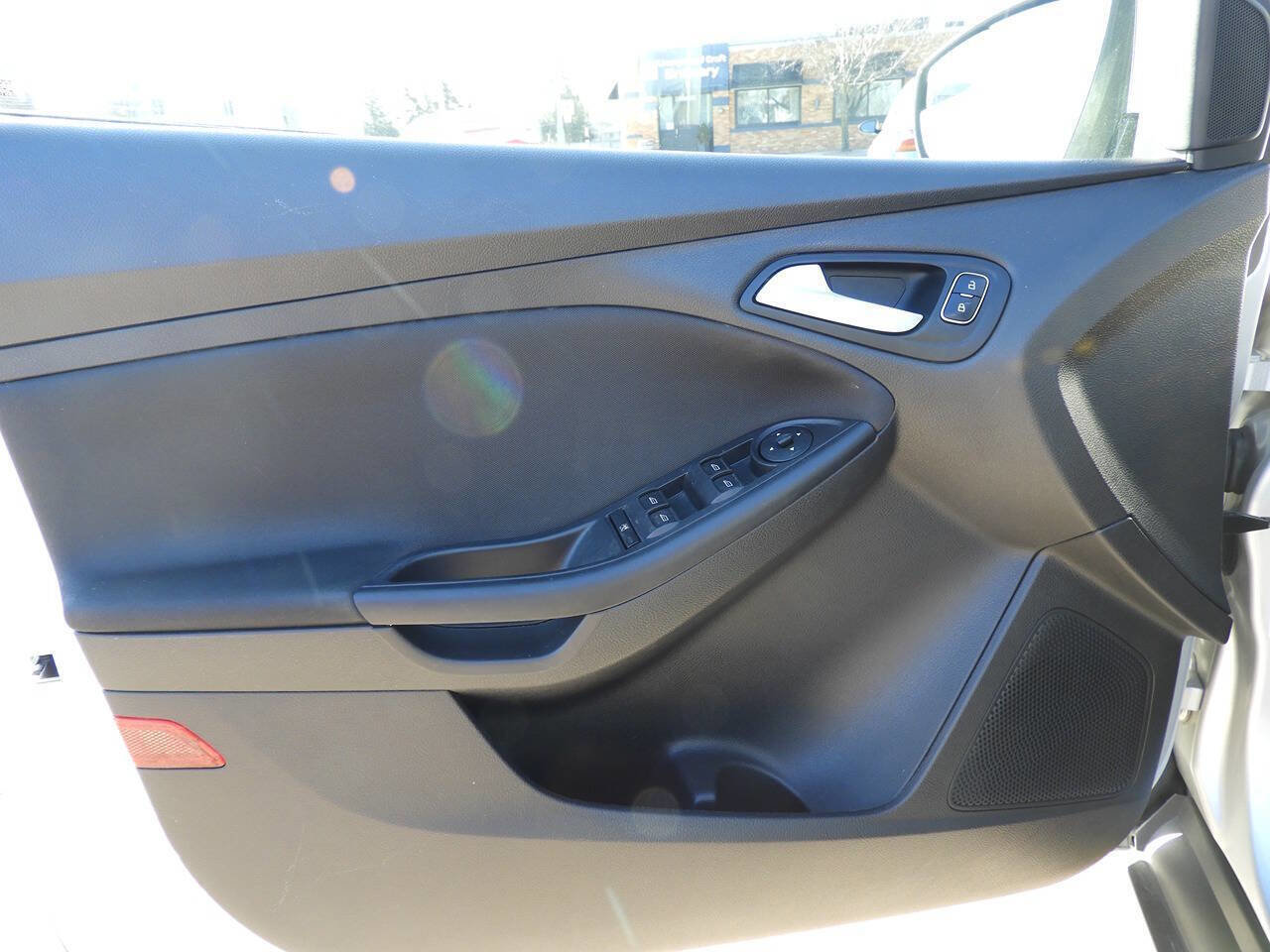 Used 2015 Ford Focus SE w/ SE Cold Weather Package image 16