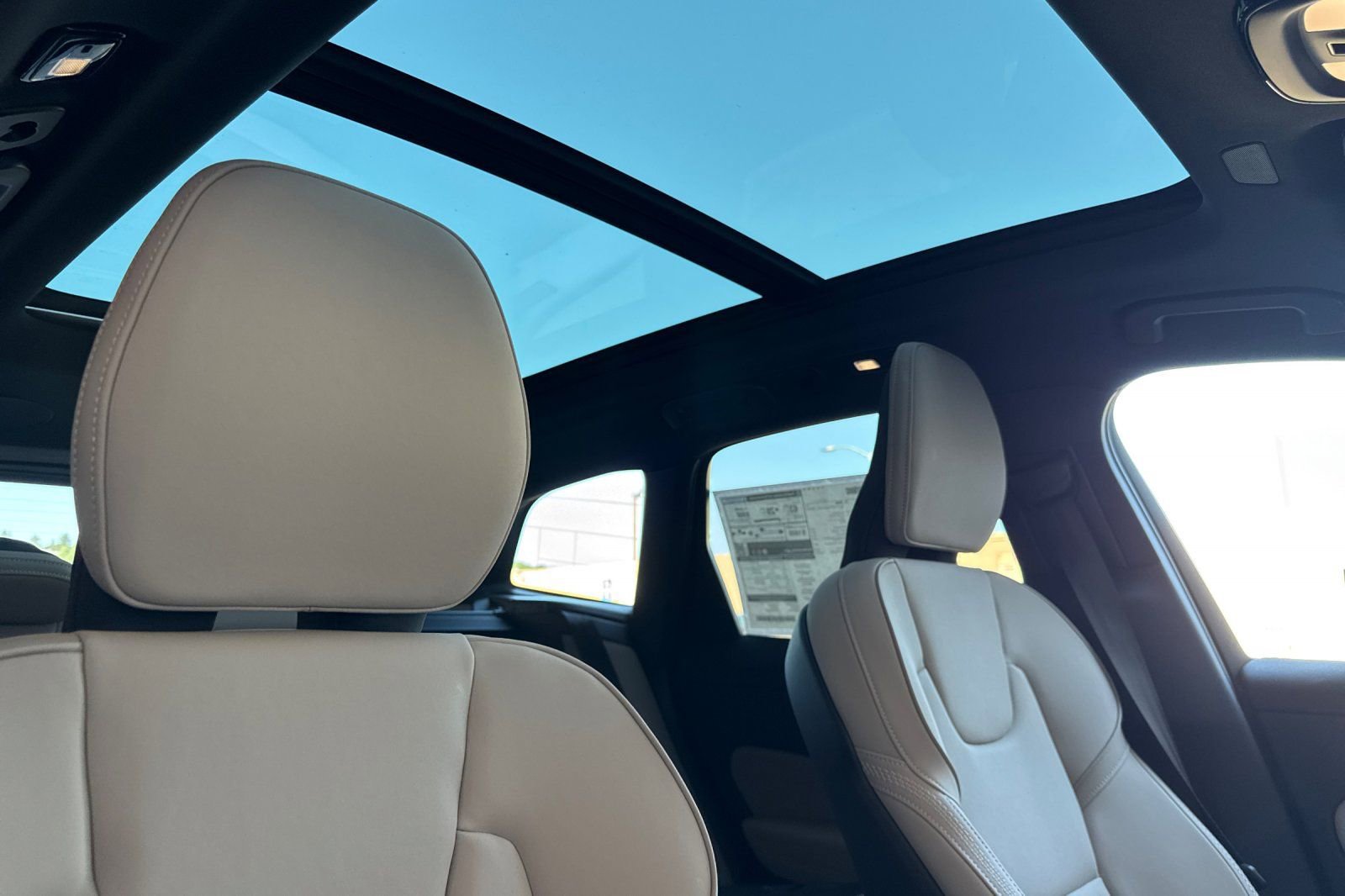 New 2026 Volvo XC60 T8 Plus w/ Climate Package AWD/4WD image 19