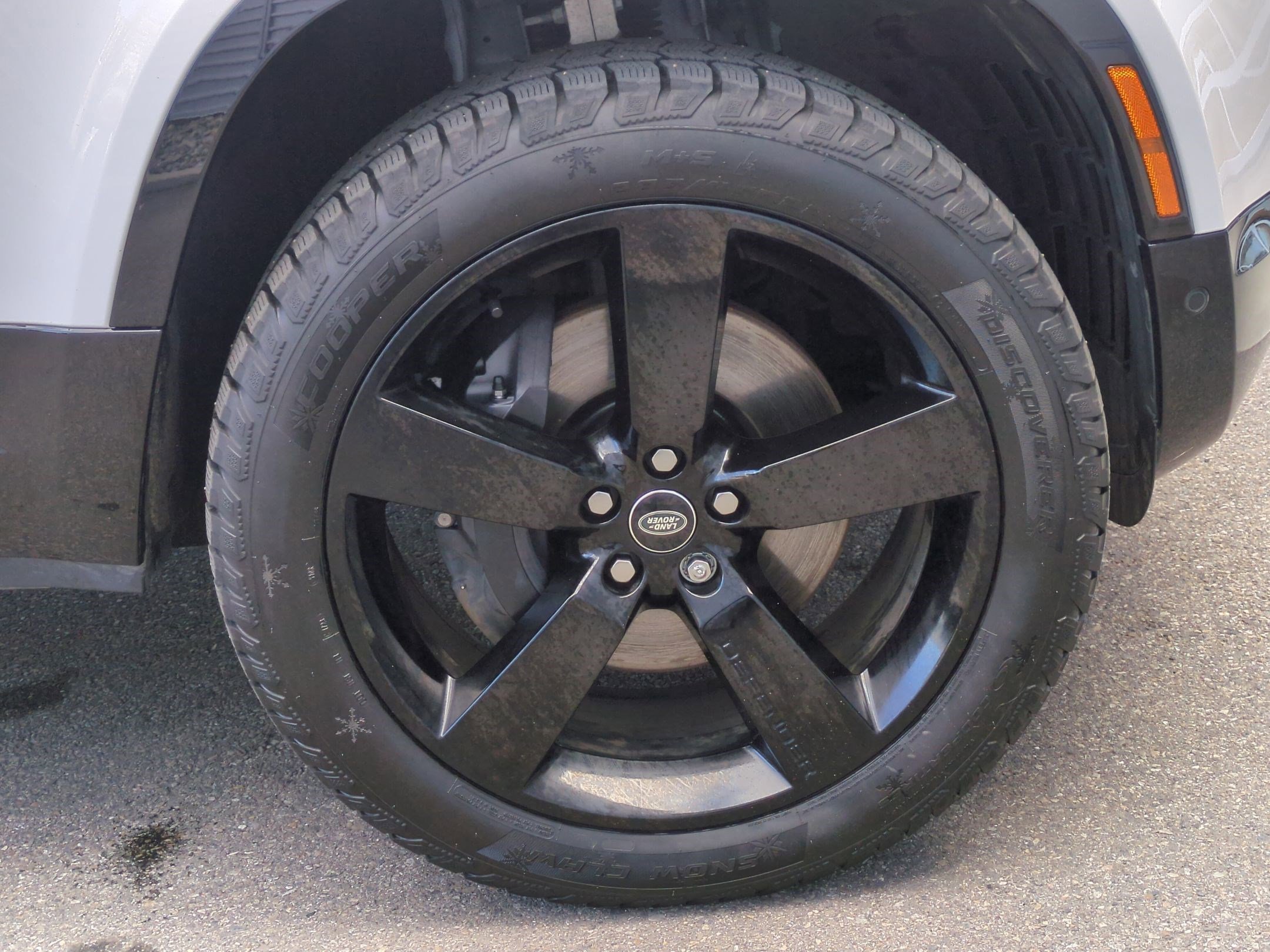 Used 2024 Land Rover Defender 110 X-Dynamic SE image 31