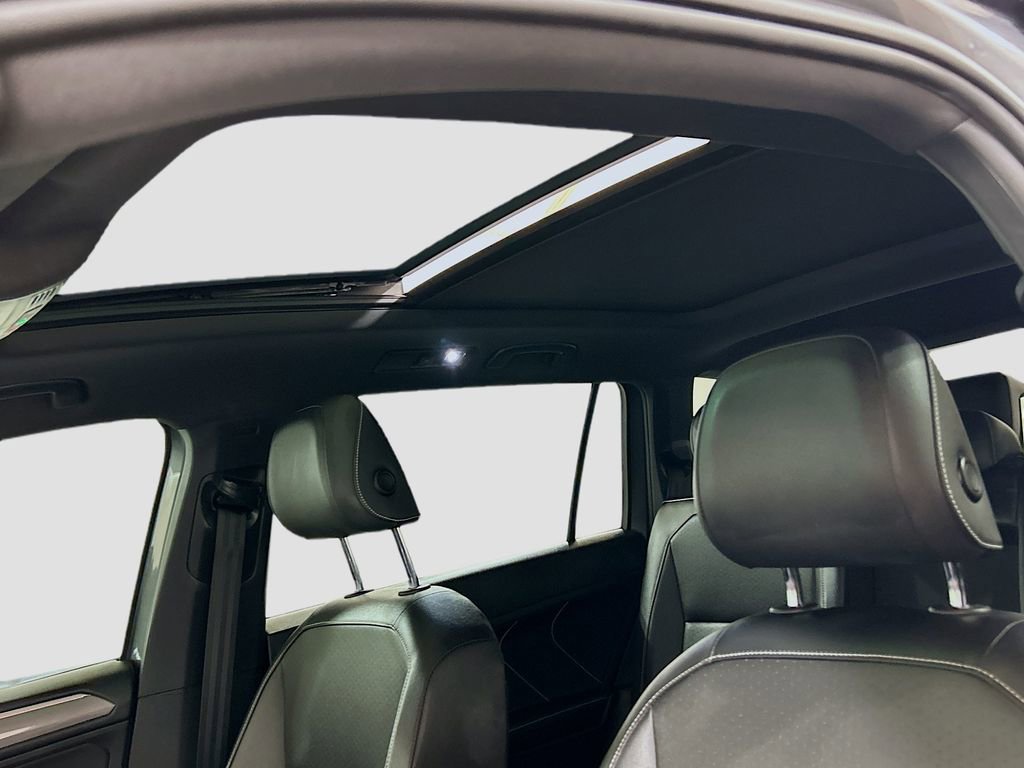 Used 2022 Volkswagen Tiguan SE R-Line FWD image 19