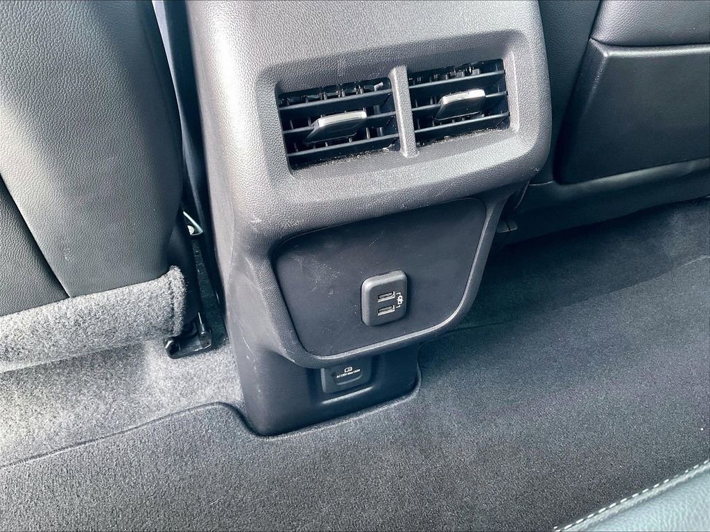 Used 2024 GMC Terrain SLT image 25