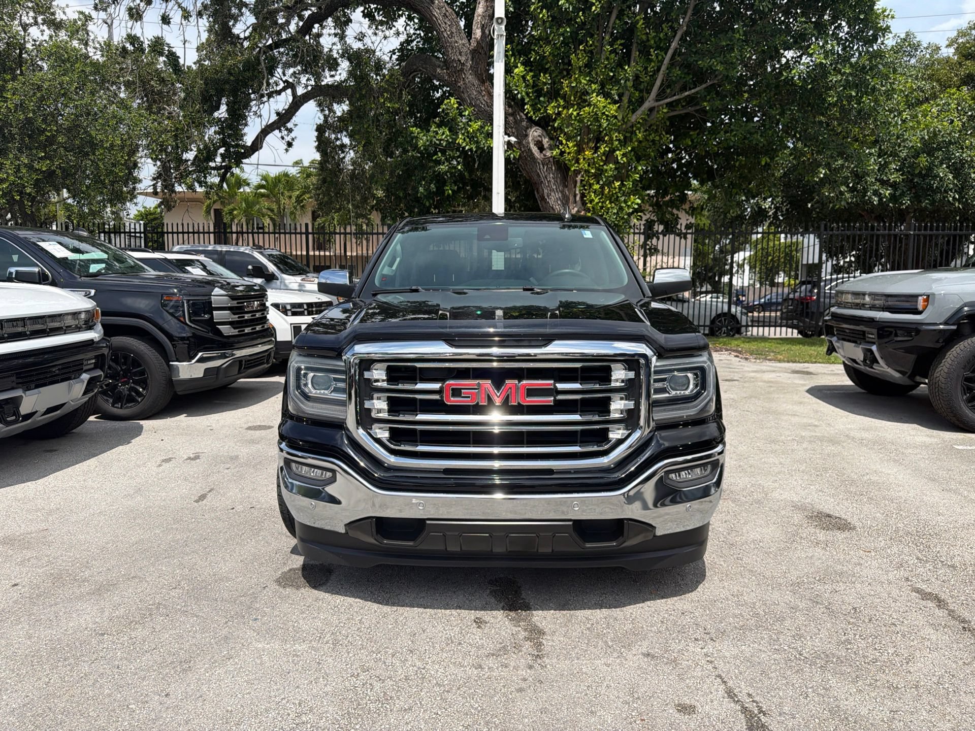 Used 2018 GMC Sierra 1500 SLT w/ Enhanced Driver Alert Package RWD image 2