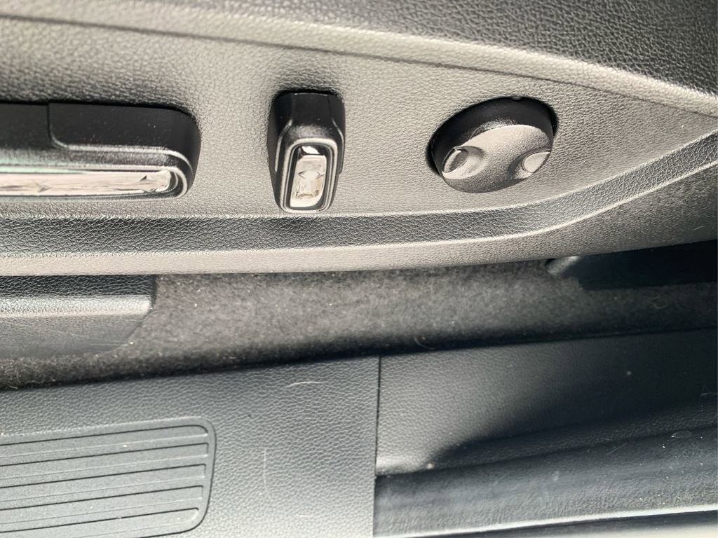 Used 2025 Honda Pilot Black Edition image 39