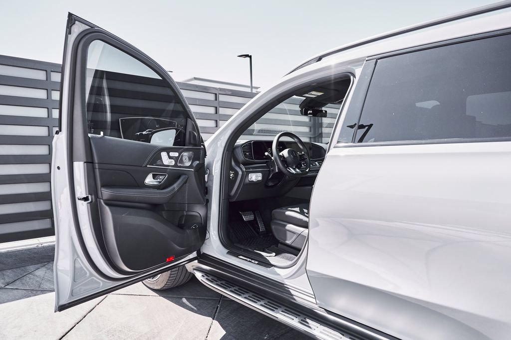 Used 2025 Mercedes-Benz GLS 63 AMG 4MATIC image 33