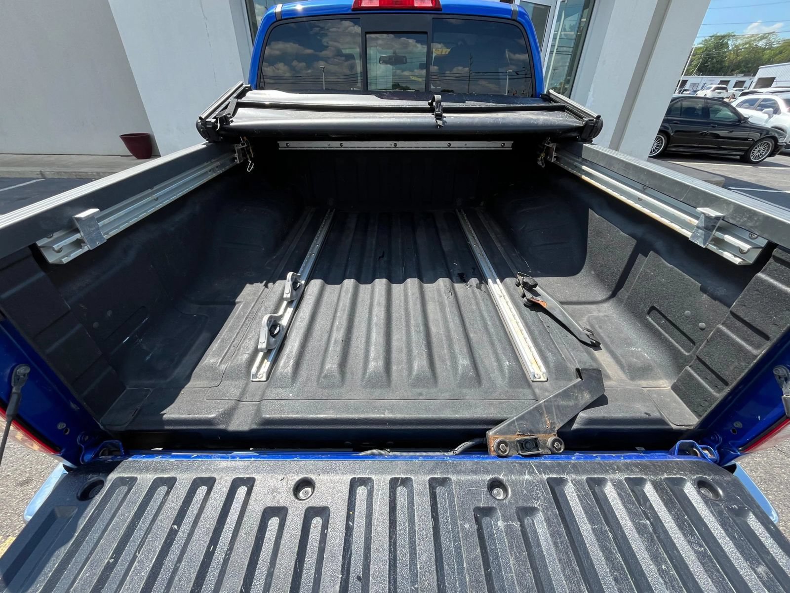 Used 2014 Nissan Frontier SV w/ SV Value Truck Package AWD/4WD image 9