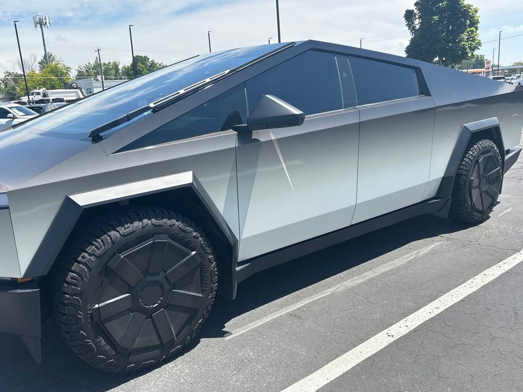 Used 2024 Tesla Cybertruck AWD Crew Cab image 1