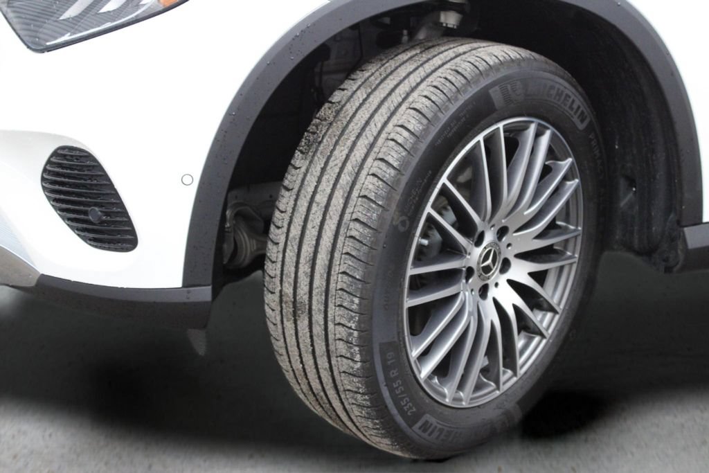 Used 2025 Mercedes-Benz GLC 300 image 41