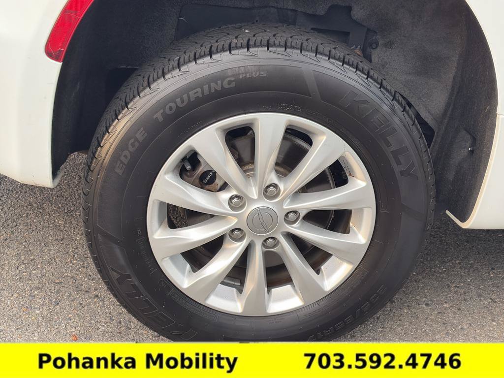 Used 2018 Chrysler Pacifica Touring-L FWD image 30