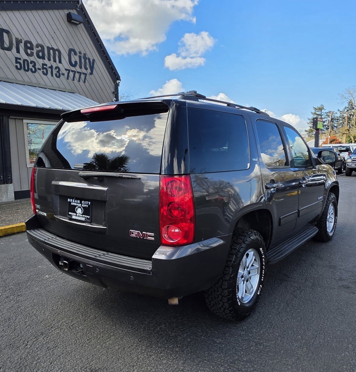 Used 2010 GMC Yukon SLT w/ SLT-2 Equipment Package AWD/4WD image 8