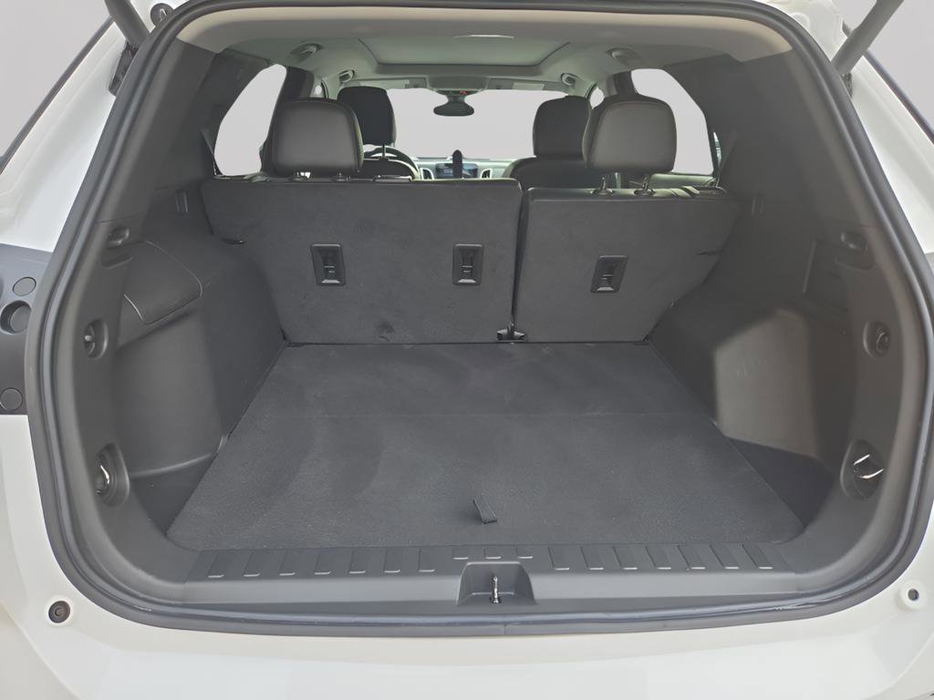 Used 2023 Chevrolet Equinox Premier image 17