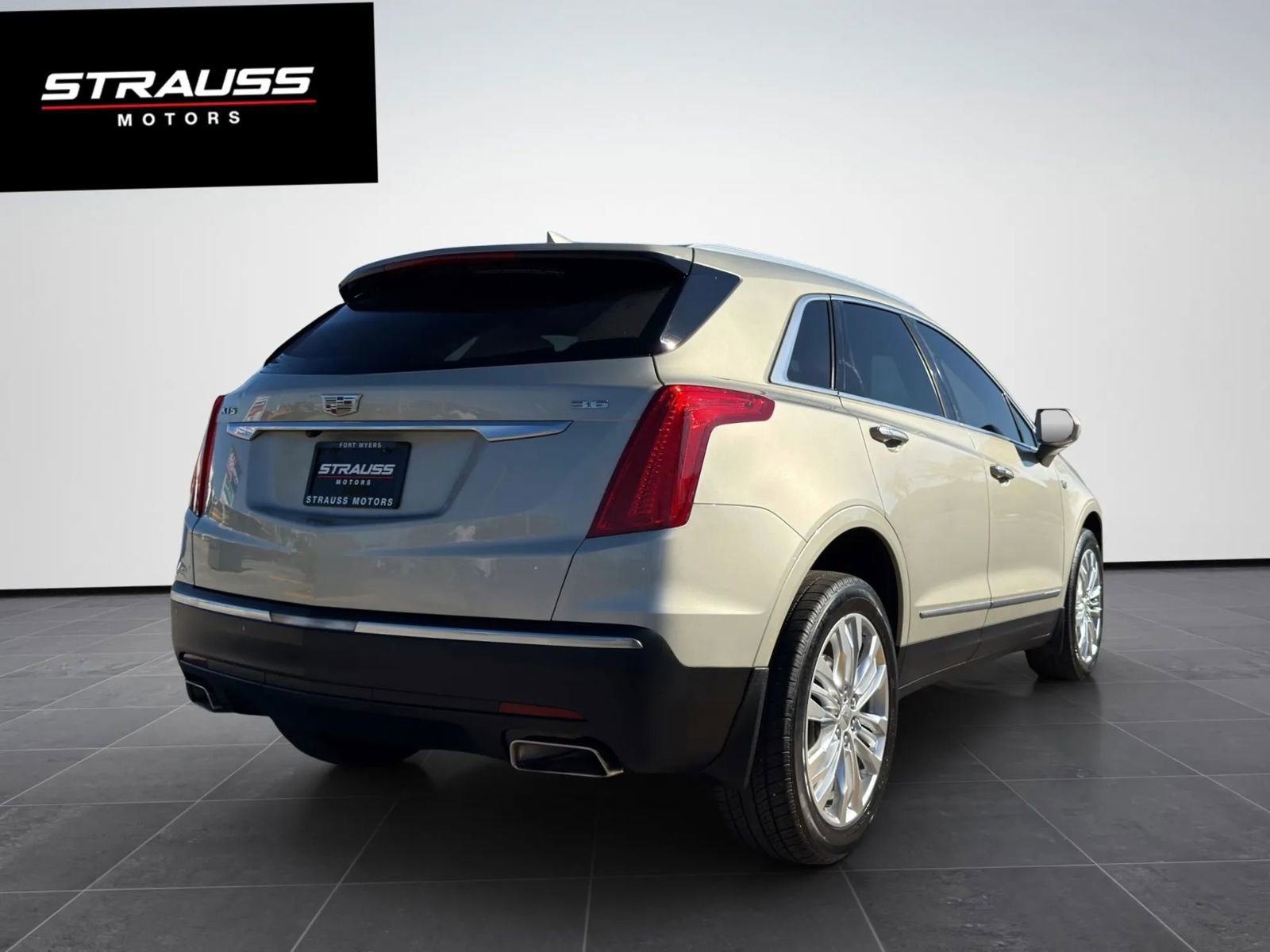 Used 2017 Cadillac XT5 Premium Luxury FWD image 7