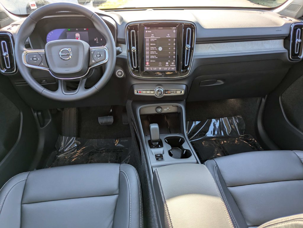 New 2026 Volvo XC40 B5 Core AWD/4WD image 16