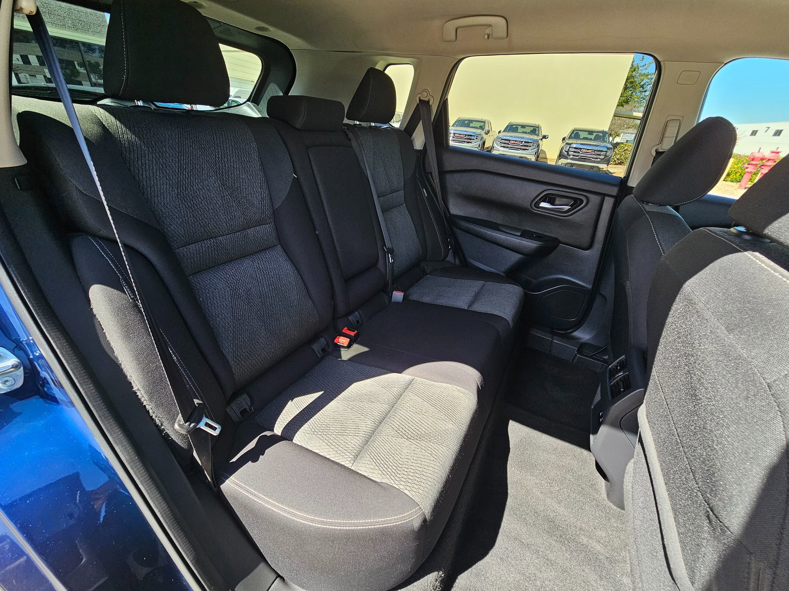 Used 2024 Nissan Rogue SV FWD image 27