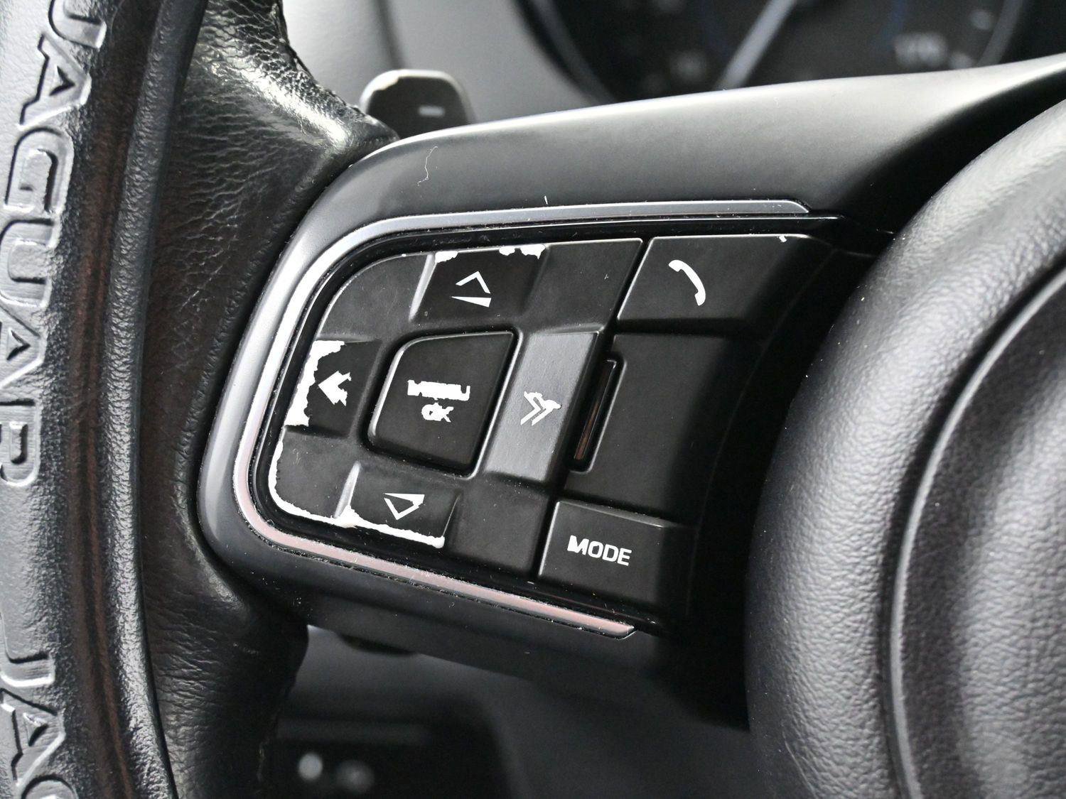 Used 2017 Jaguar F-PACE Premium image 19