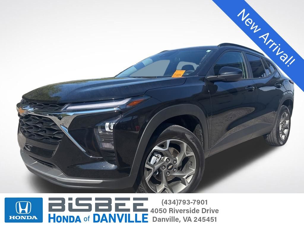 Used 2025 Chevrolet Trax LT image 1