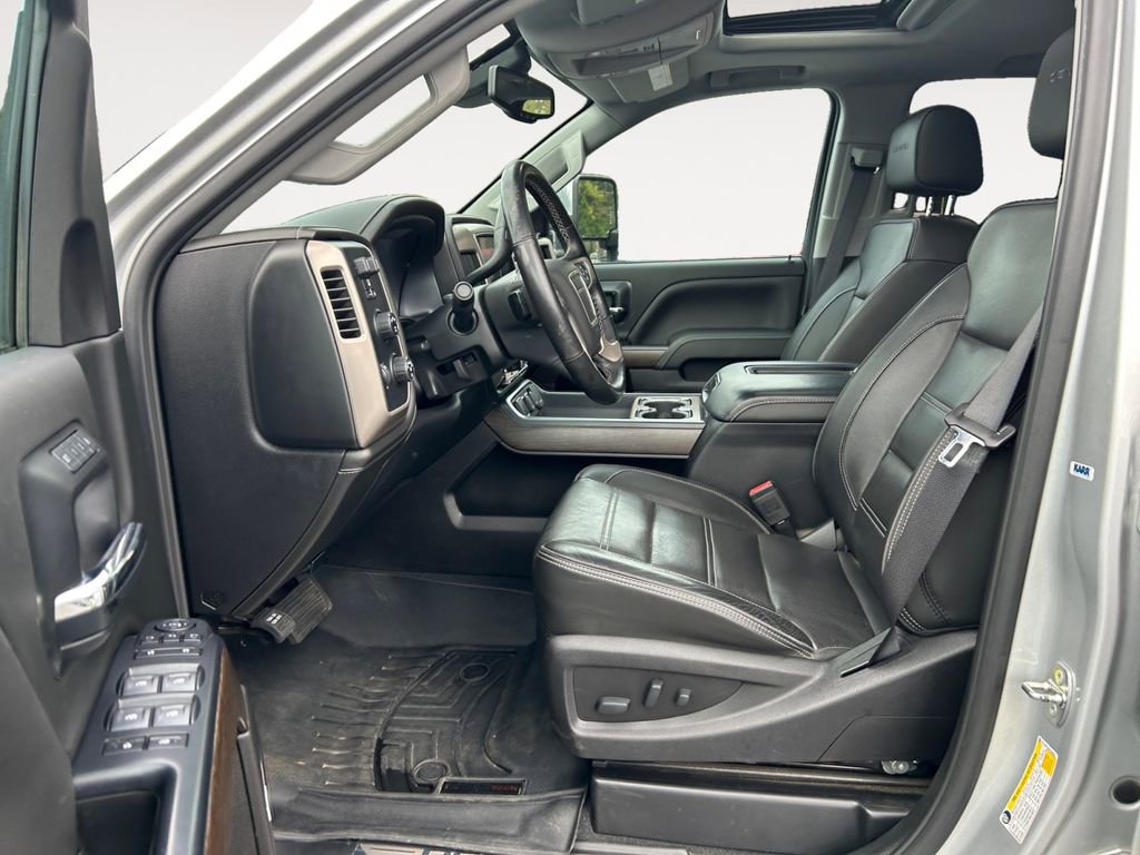 Used 2019 GMC Sierra 2500 Denali w/ Duramax Plus Package AWD/4WD image 6