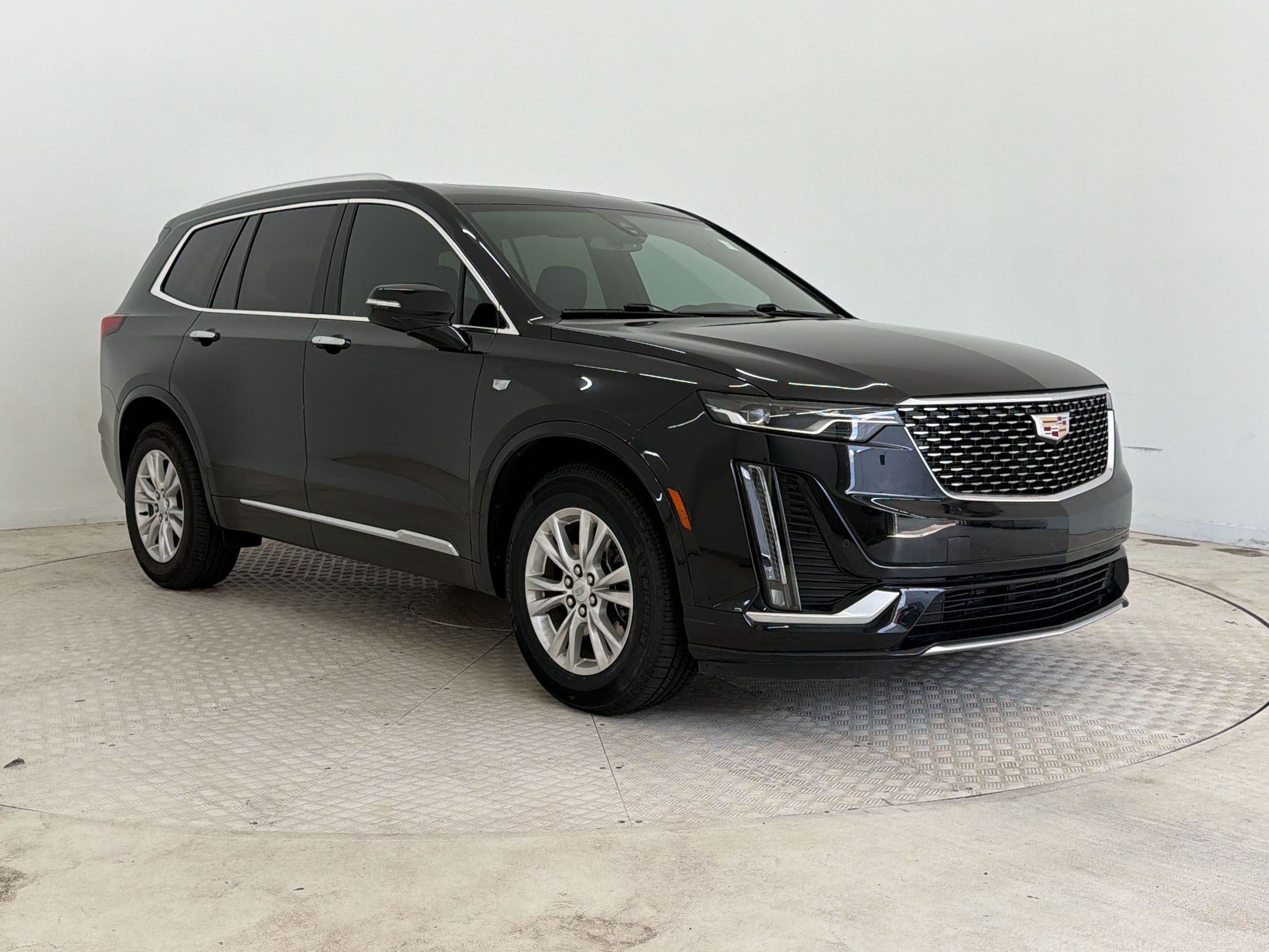 Used 2025 Cadillac XT6 Luxury FWD image 7