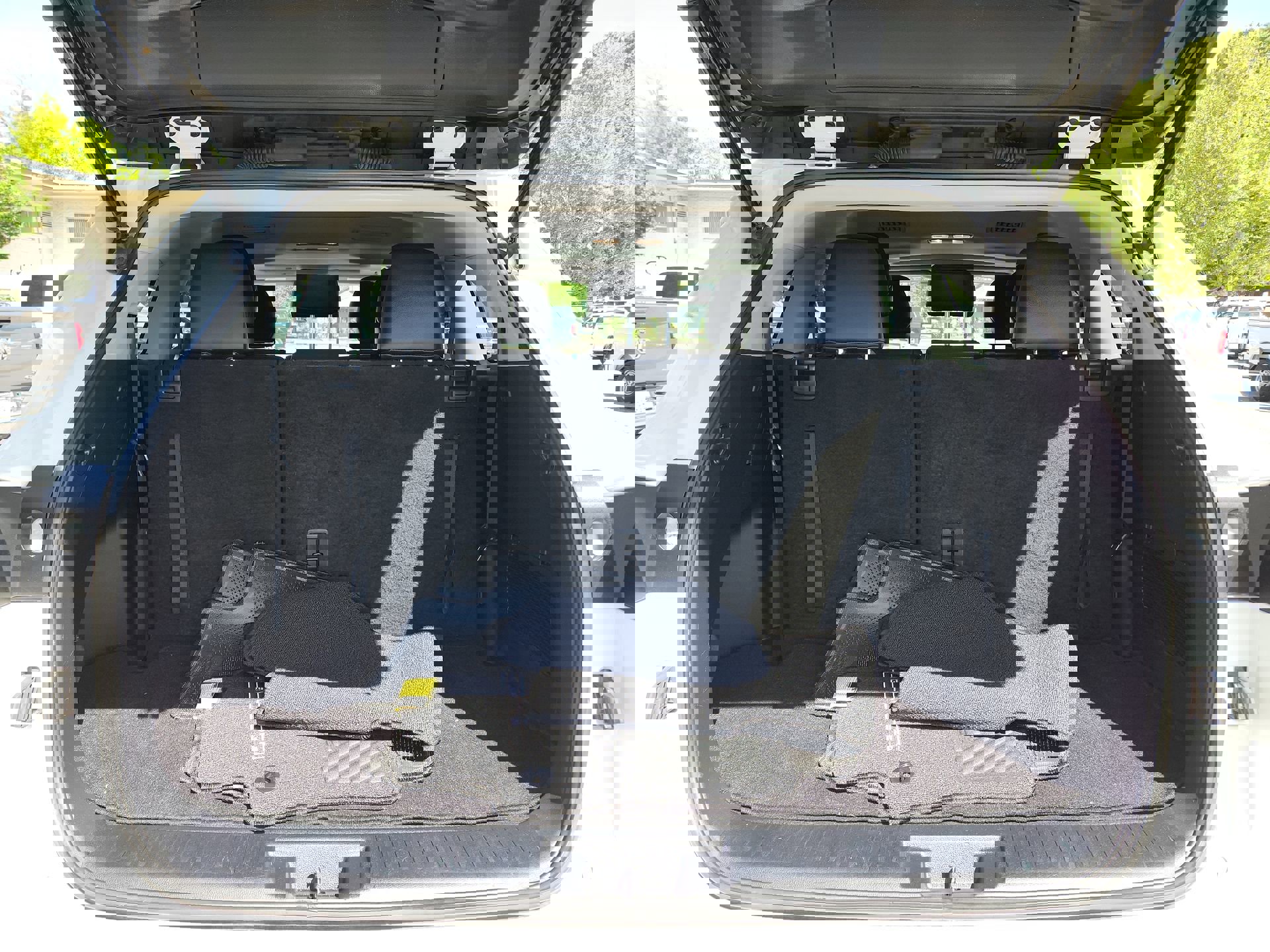 Used 2021 Toyota Highlander XLE image 21