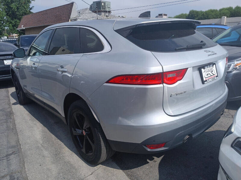 Used 2020 Jaguar F-PACE Premium image 4