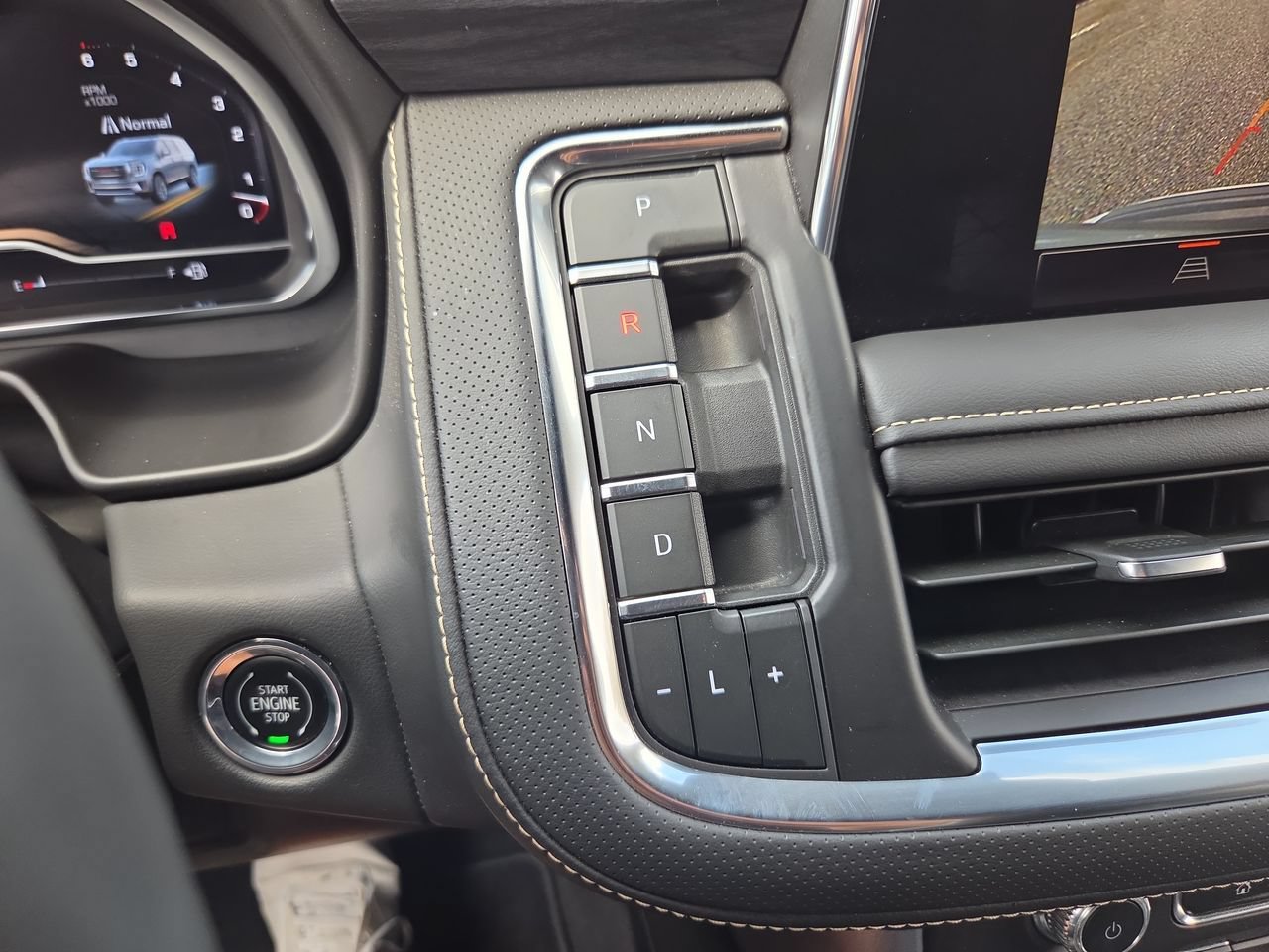 Used 2023 GMC Yukon SLT RWD image 16