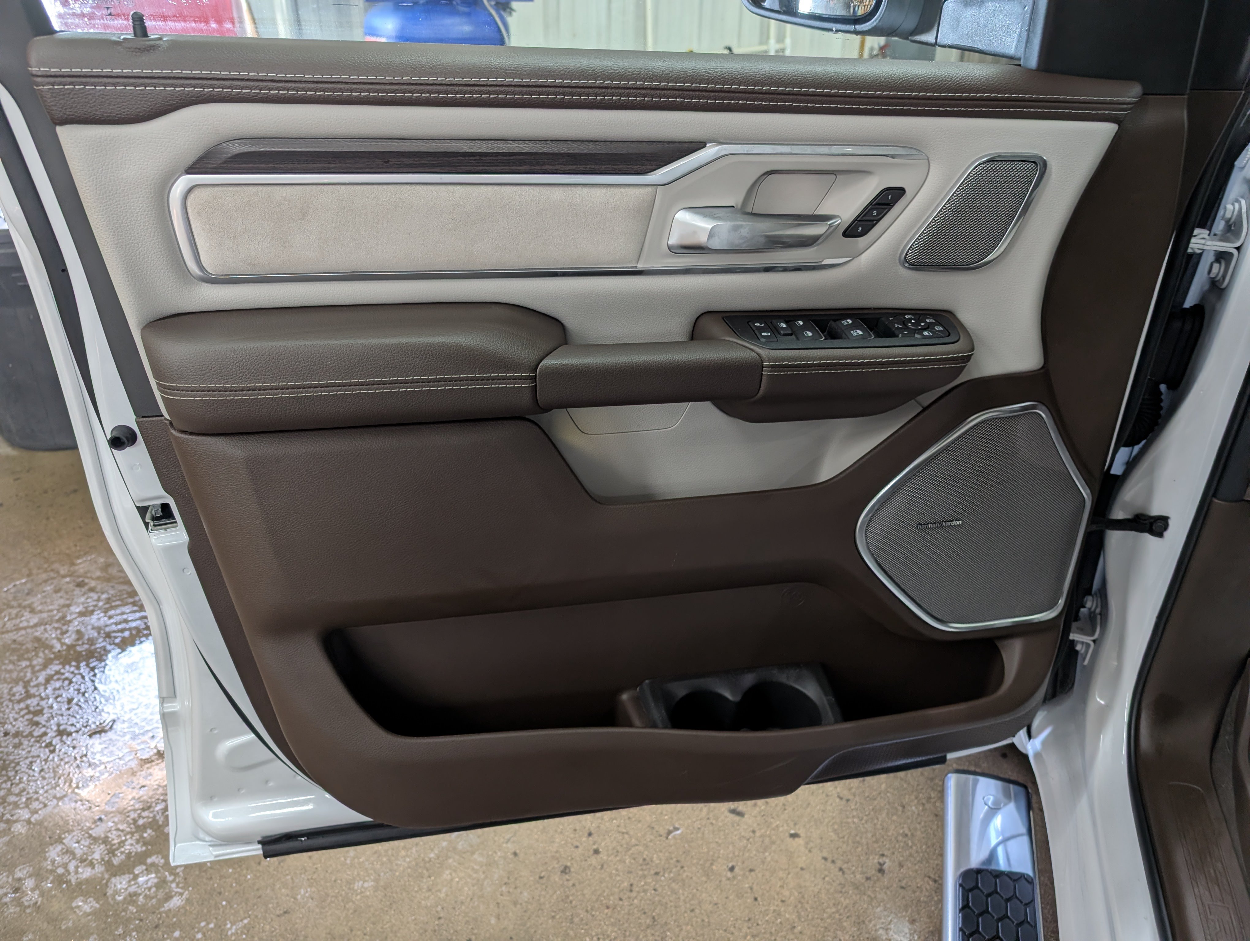 New 2026 RAM 1500 Laramie AWD/4WD image 13