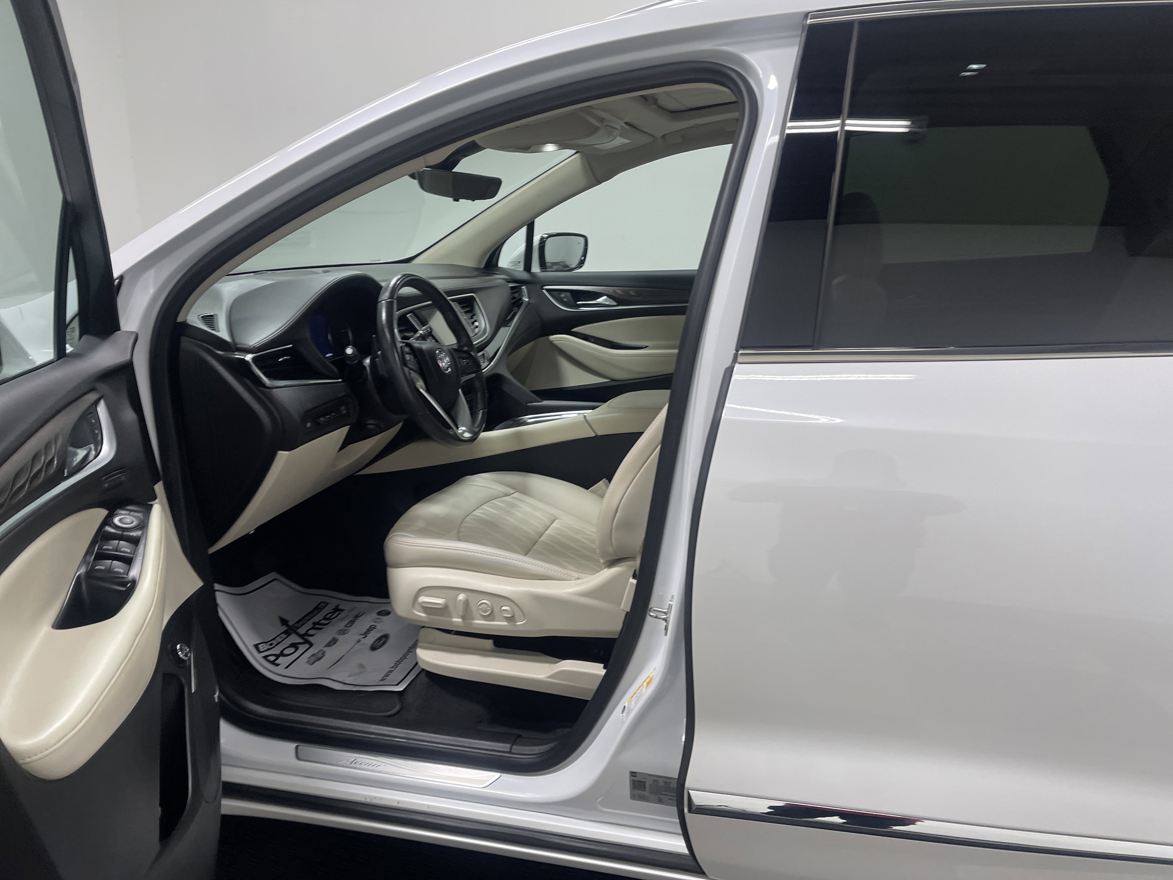 Used 2023 Buick Enclave Avenir w/ Avenir Technology Package AWD/4WD image 9