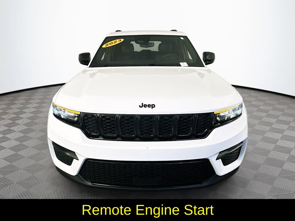 Used 2023 Jeep Grand Cherokee Altitude AWD/4WD image 4