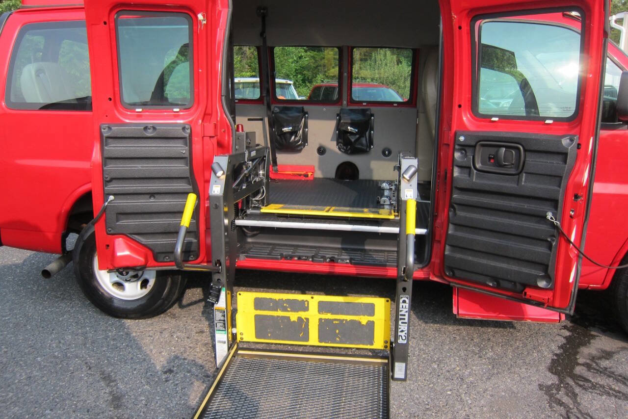 Used 2011 GMC Savana 2500 image 2