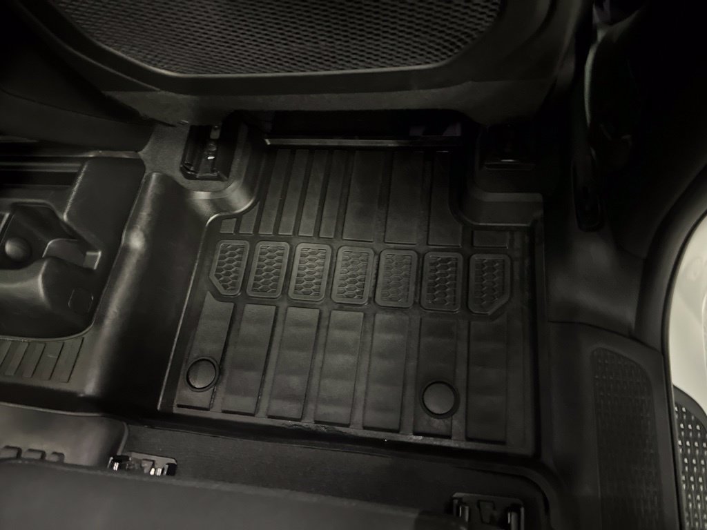 Used 2023 Jeep Grand Cherokee L Laredo RWD image 20