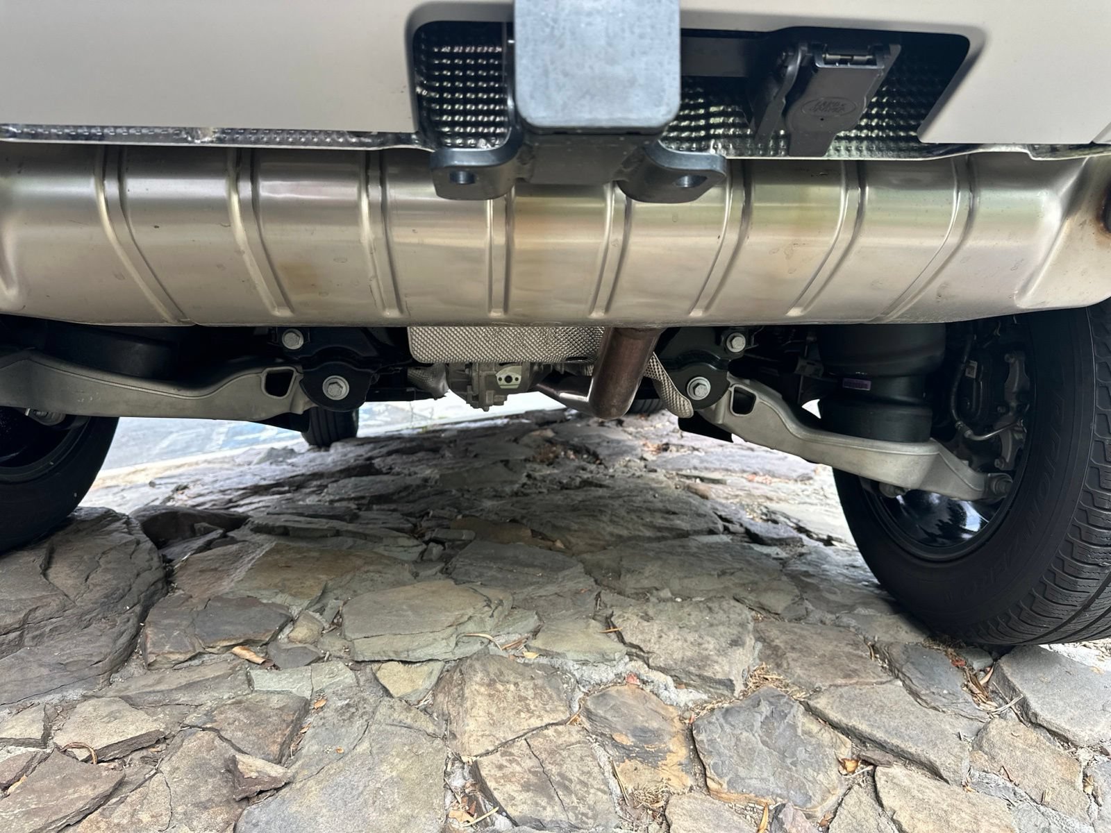 Used 2025 Land Rover Defender 110 S AWD/4WD image 16