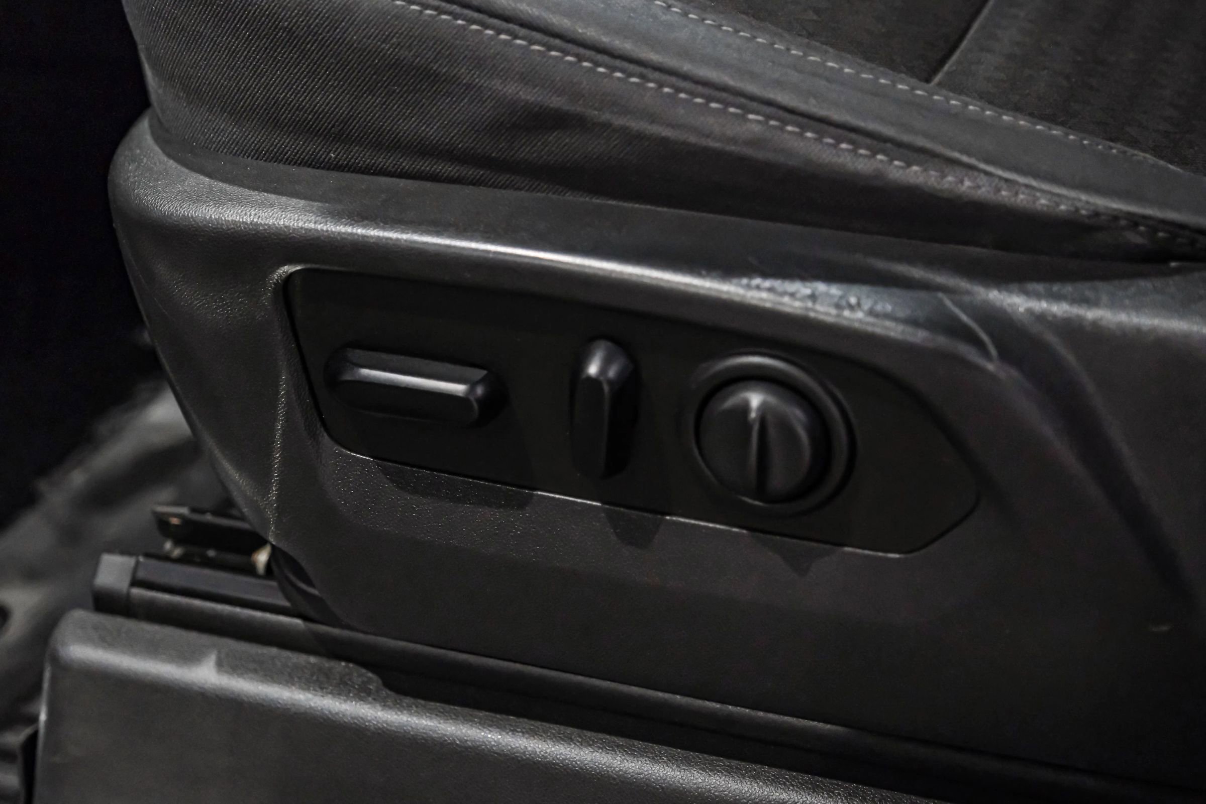 Used 2019 Chevrolet Silverado 1500 LT w/ All-Star Edition image 30