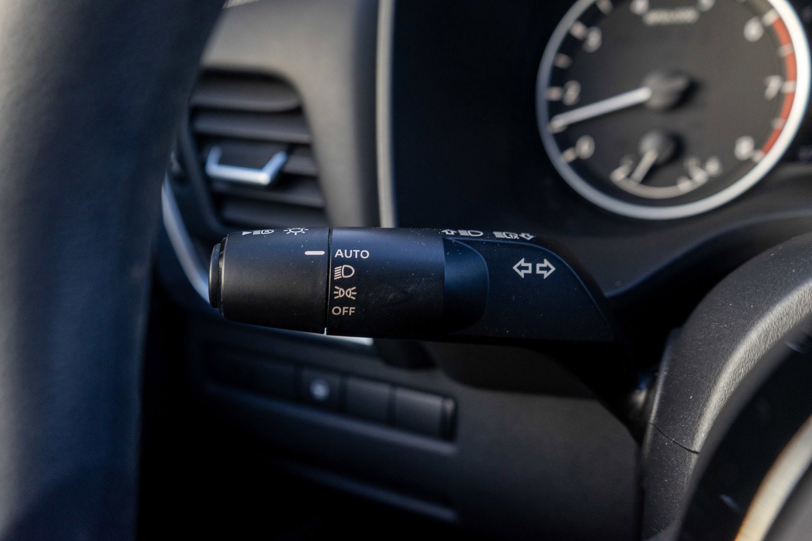 Used 2023 Nissan Rogue SV image 24