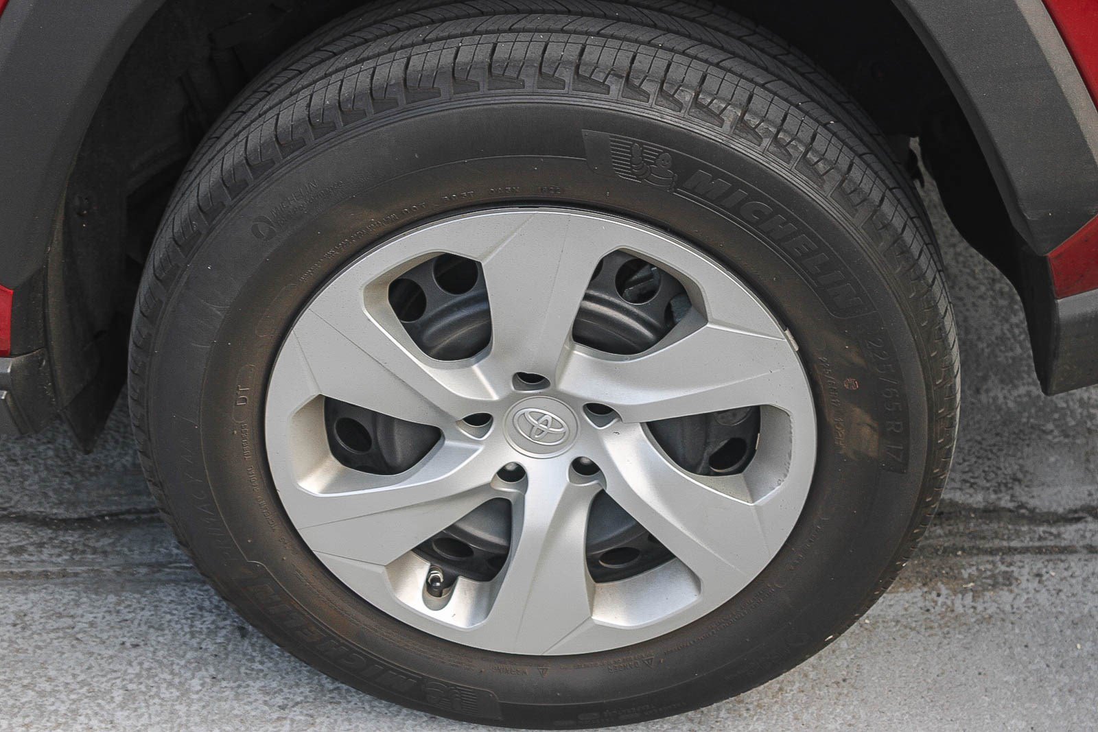 Certified 2022 Toyota RAV4 LE AWD/4WD image 10