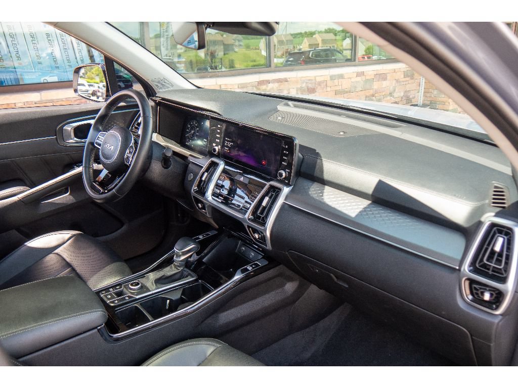 Used 2023 Kia Sorento SX AWD/4WD image 16