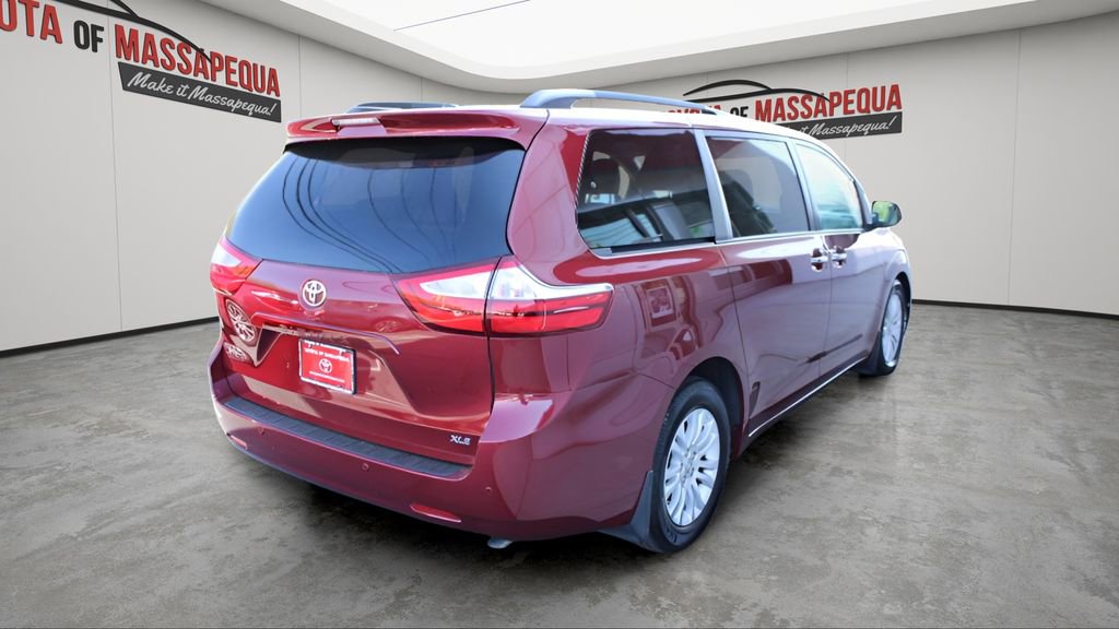 Used 2017 Toyota Sienna XLE w/ XLE Navigation Package FWD image 4