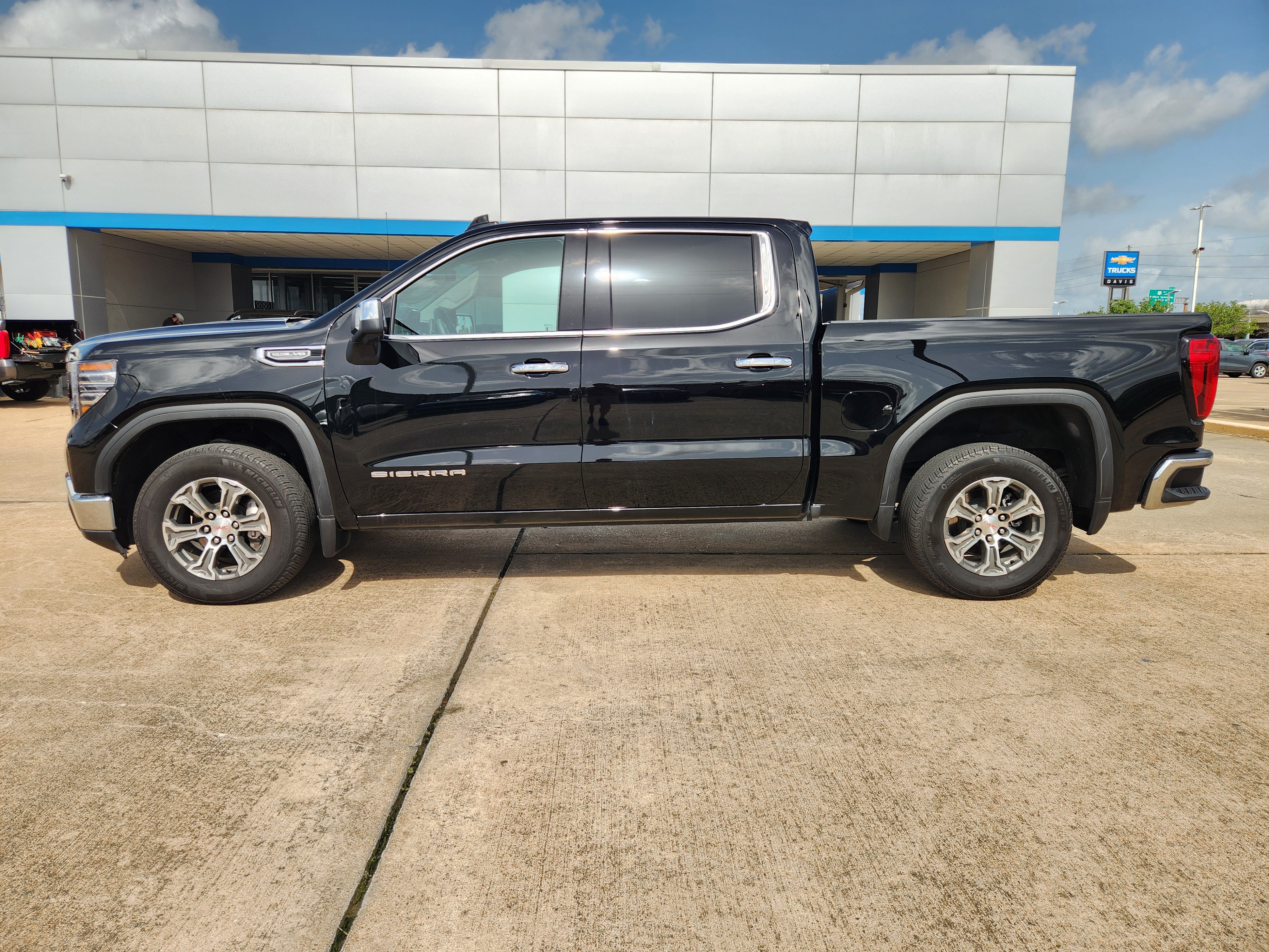 Used 2026 GMC Sierra 1500 SLT RWD image 5