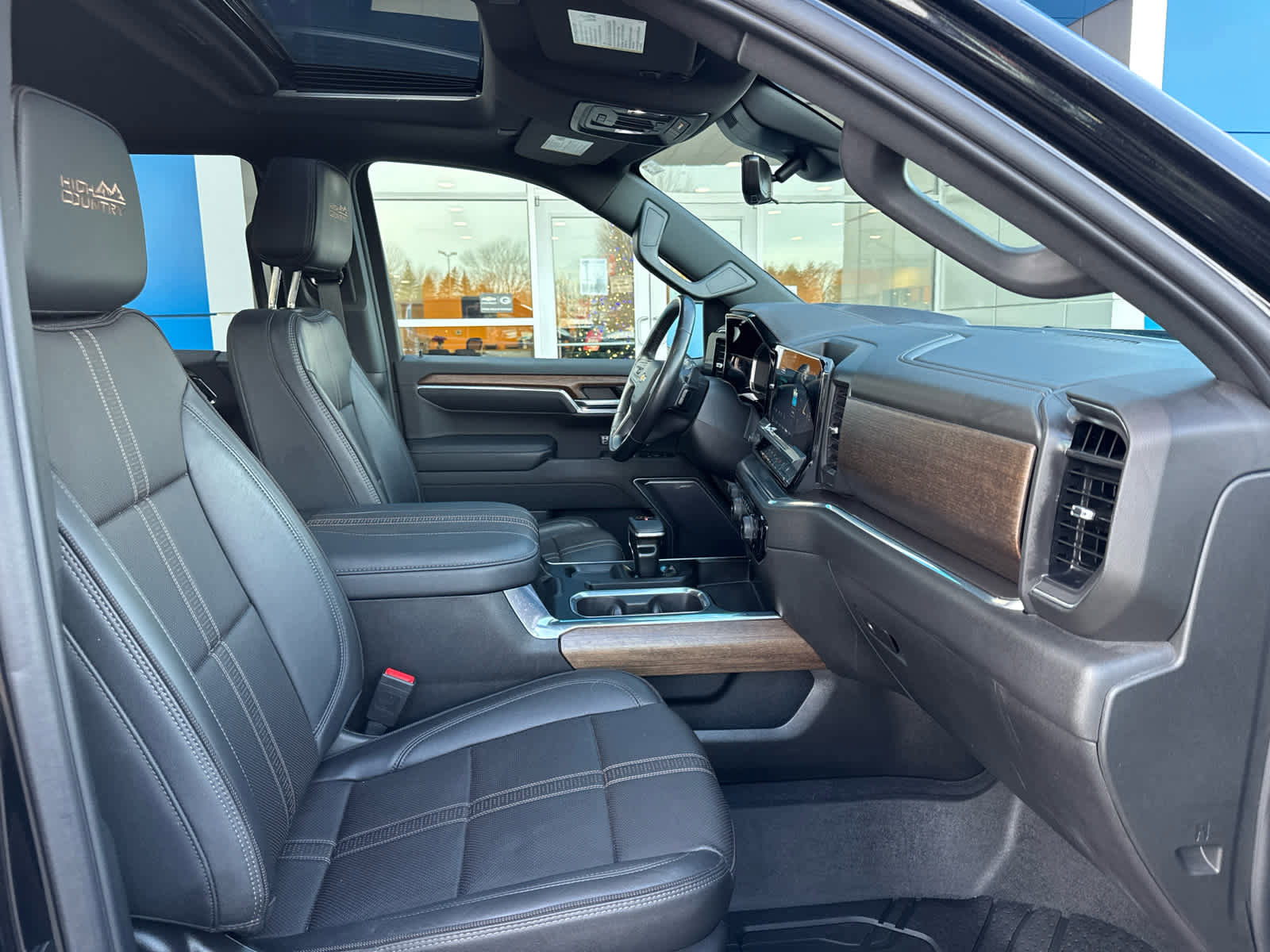 Used 2023 Chevrolet Silverado 1500 High Country w/ High Country Premium Package image 4
