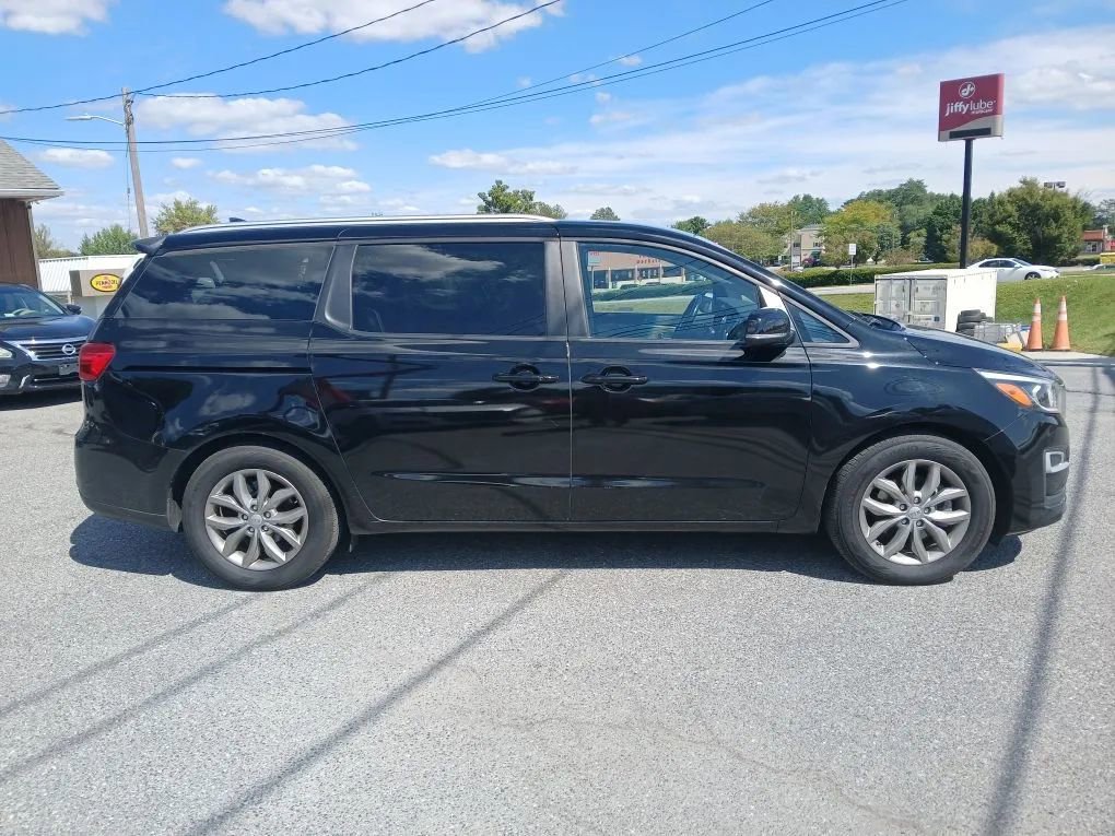Used 2019 Kia Sedona EX image 4