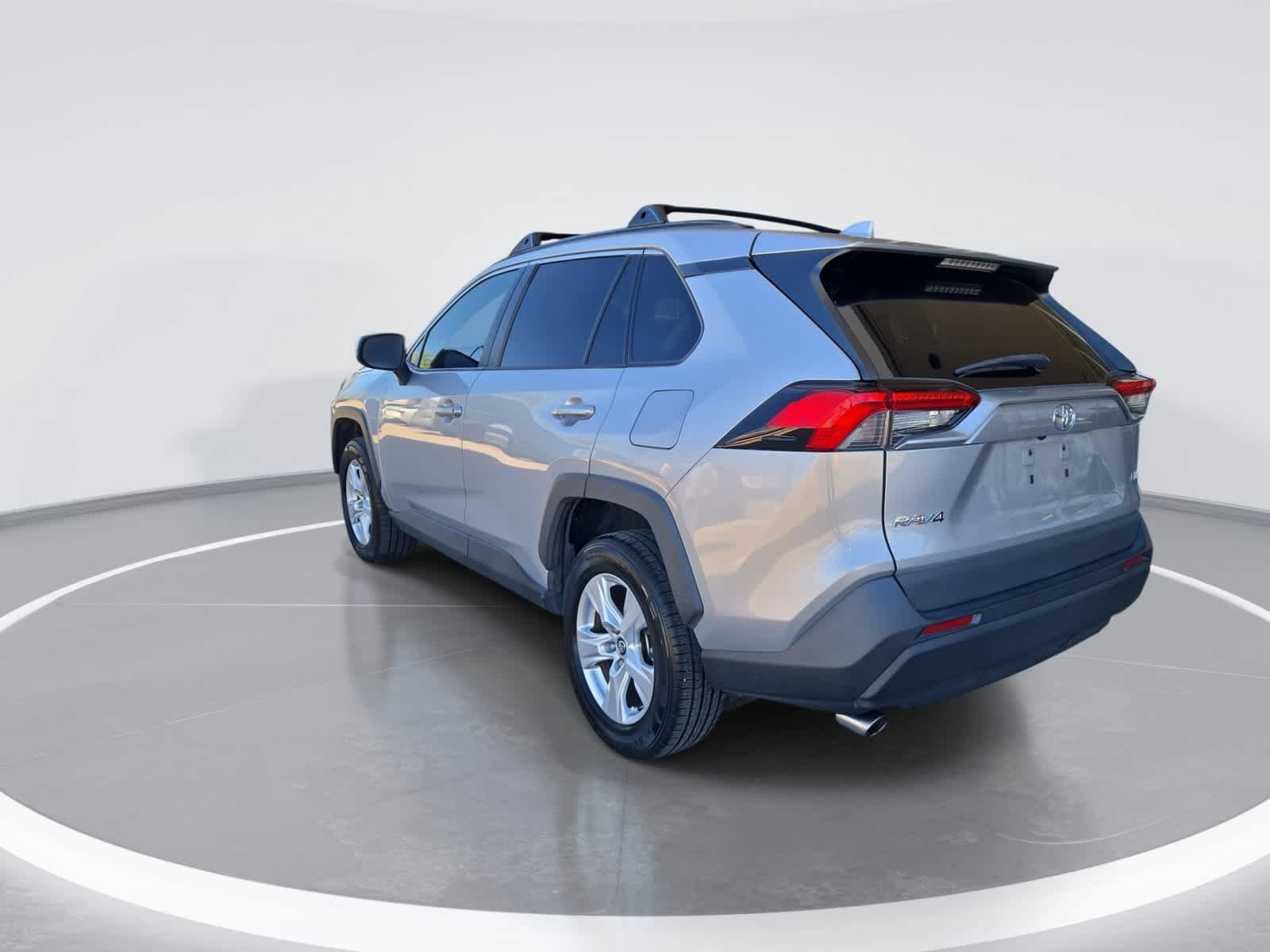 Used 2020 Toyota RAV4 XLE w/ Convenience Package FWD image 6