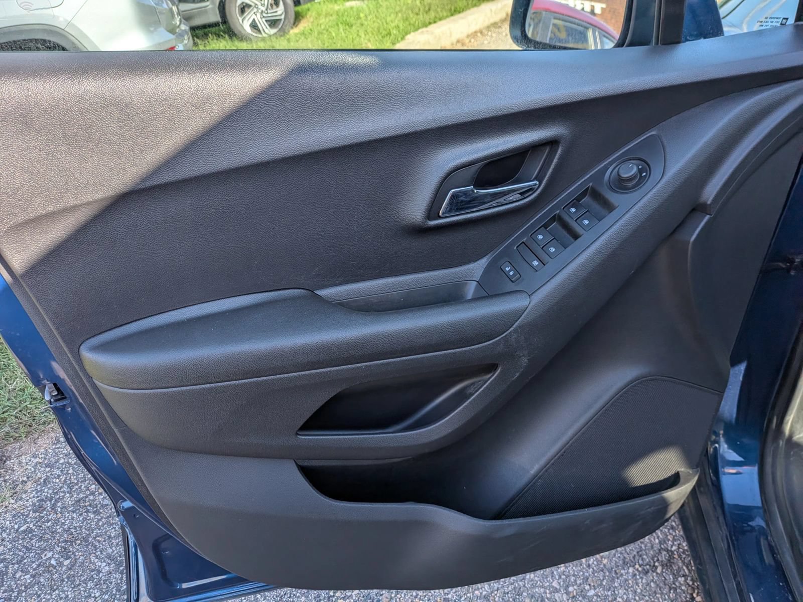 Used 2020 Chevrolet Trax LT FWD image 19