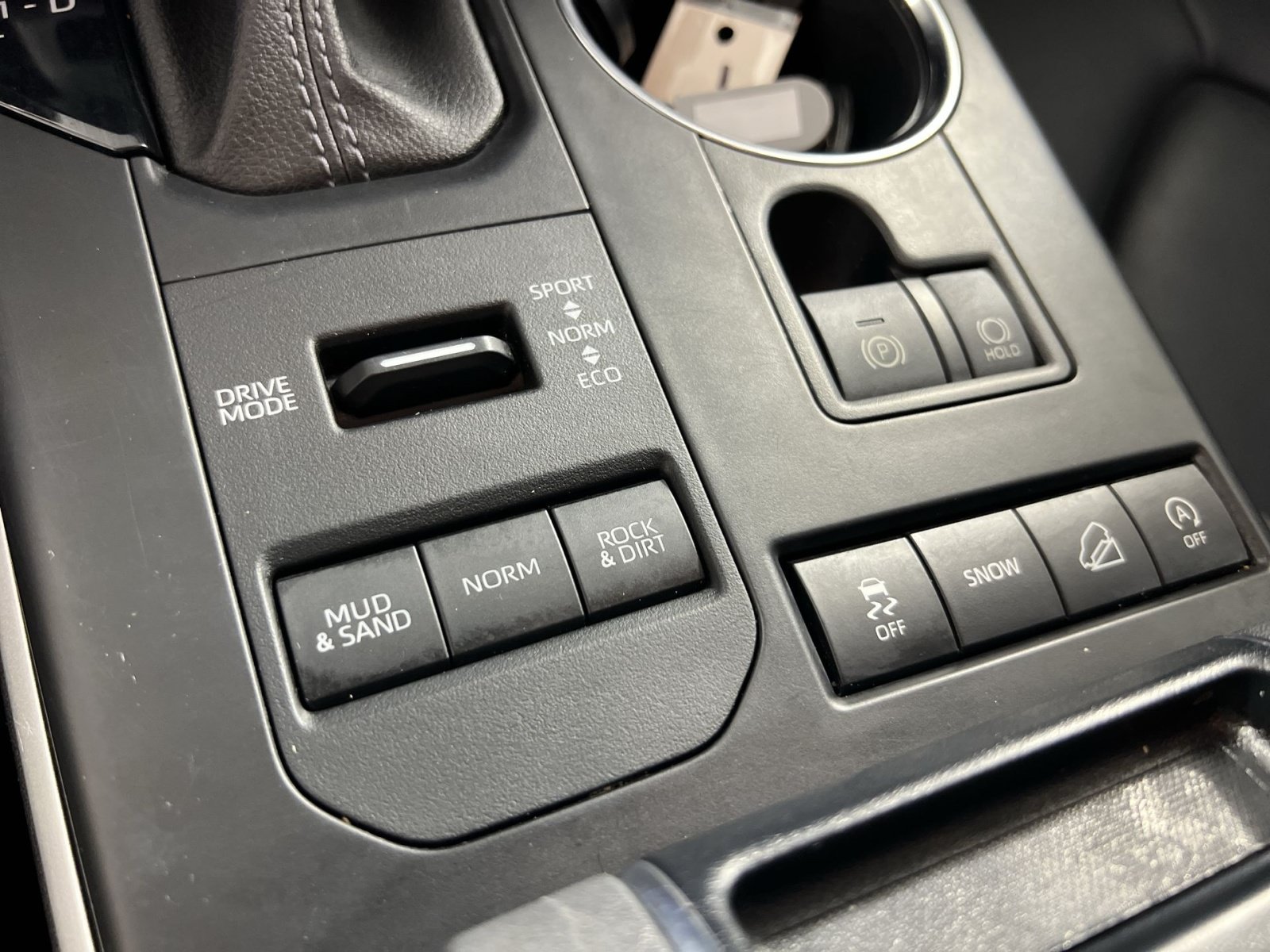Used 2022 Toyota Highlander XLE AWD/4WD image 31