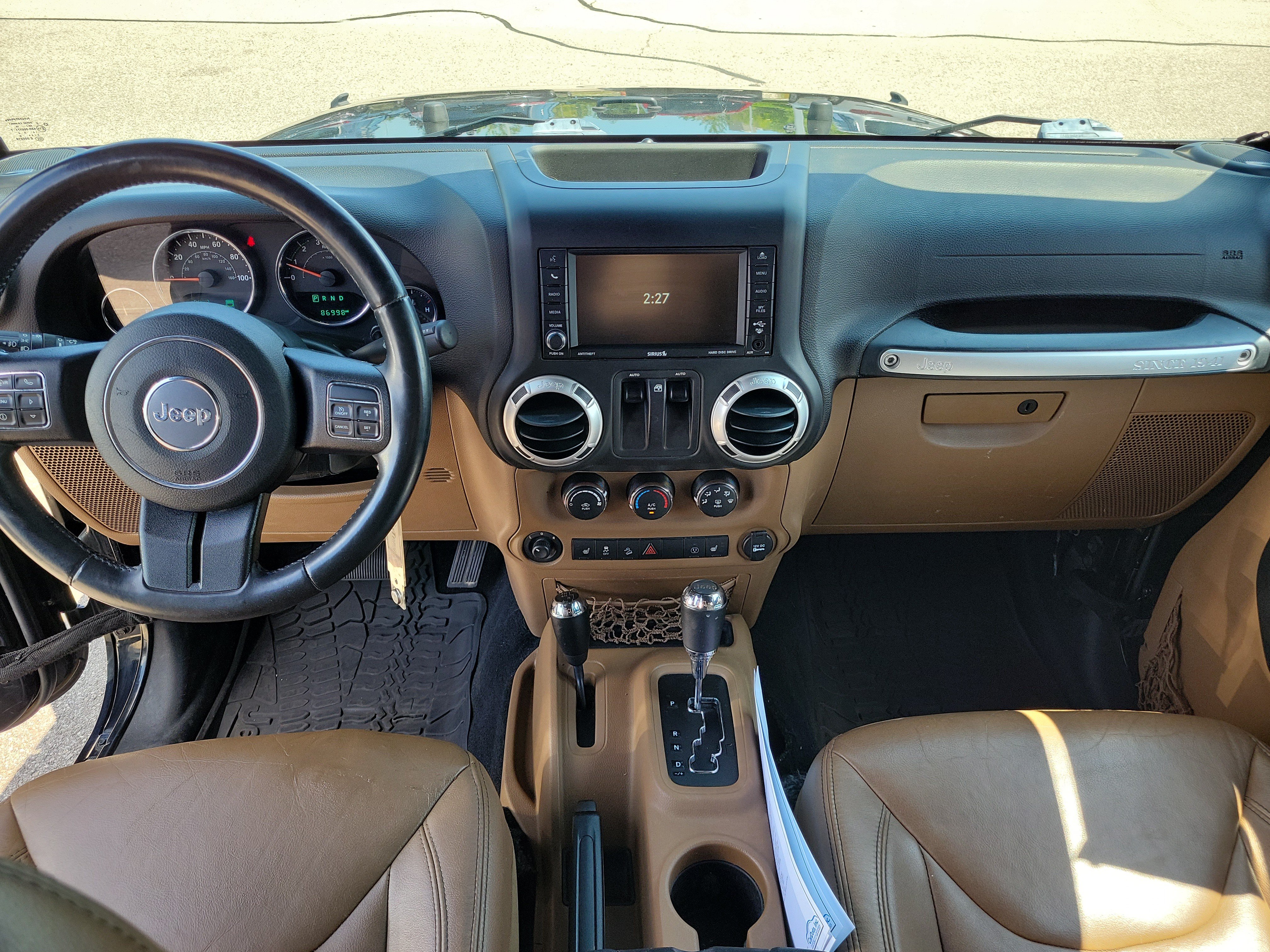 Used 2015 Jeep Wrangler Rubicon w/ Power Convenience Group AWD/4WD image 9