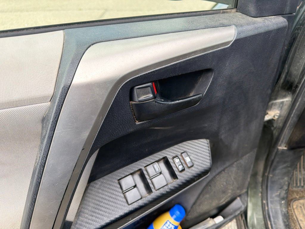Used 2013 Toyota RAV4 XLE AWD/4WD image 22