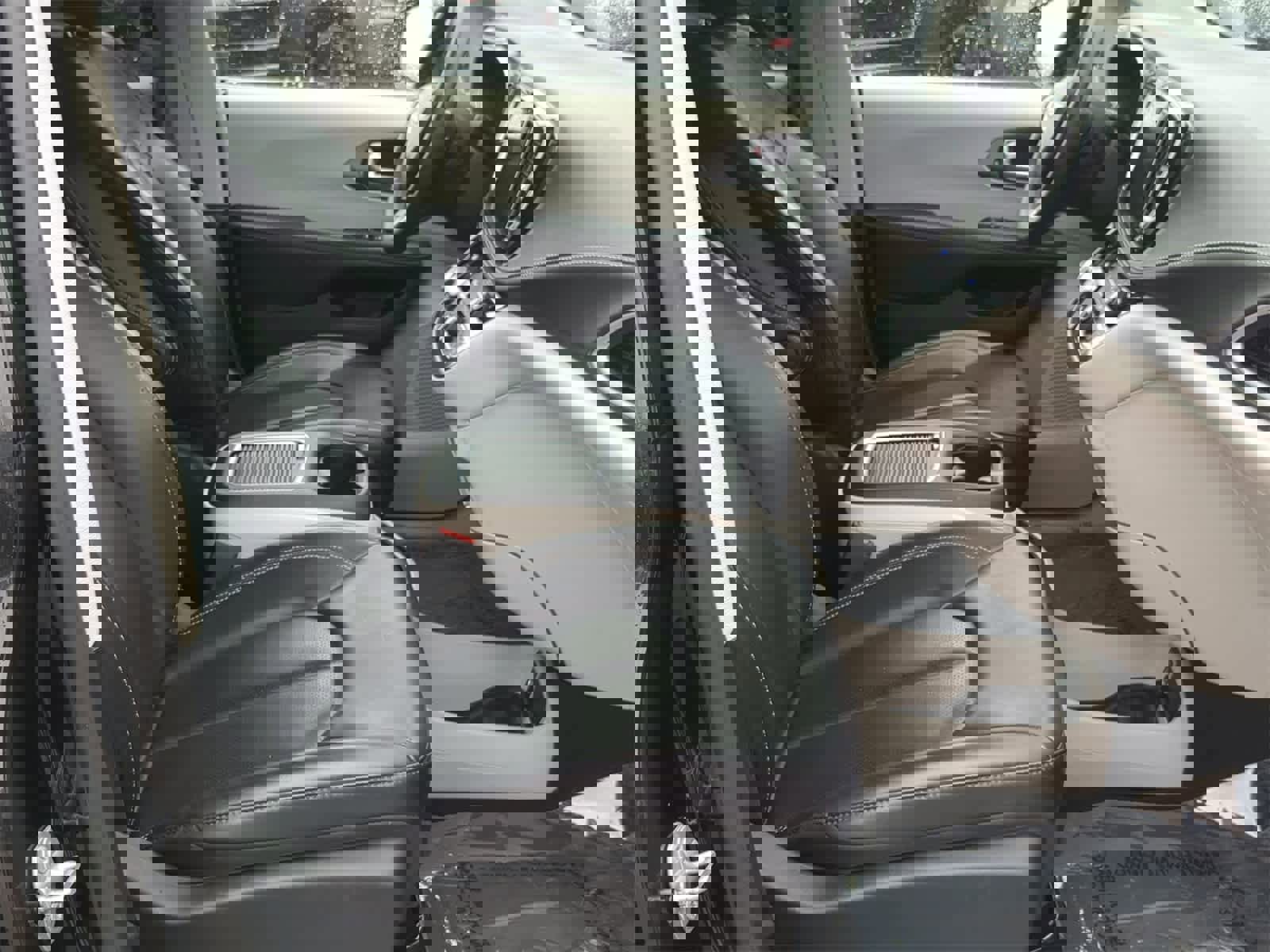 Used 2023 Chrysler Pacifica Touring-L image 21