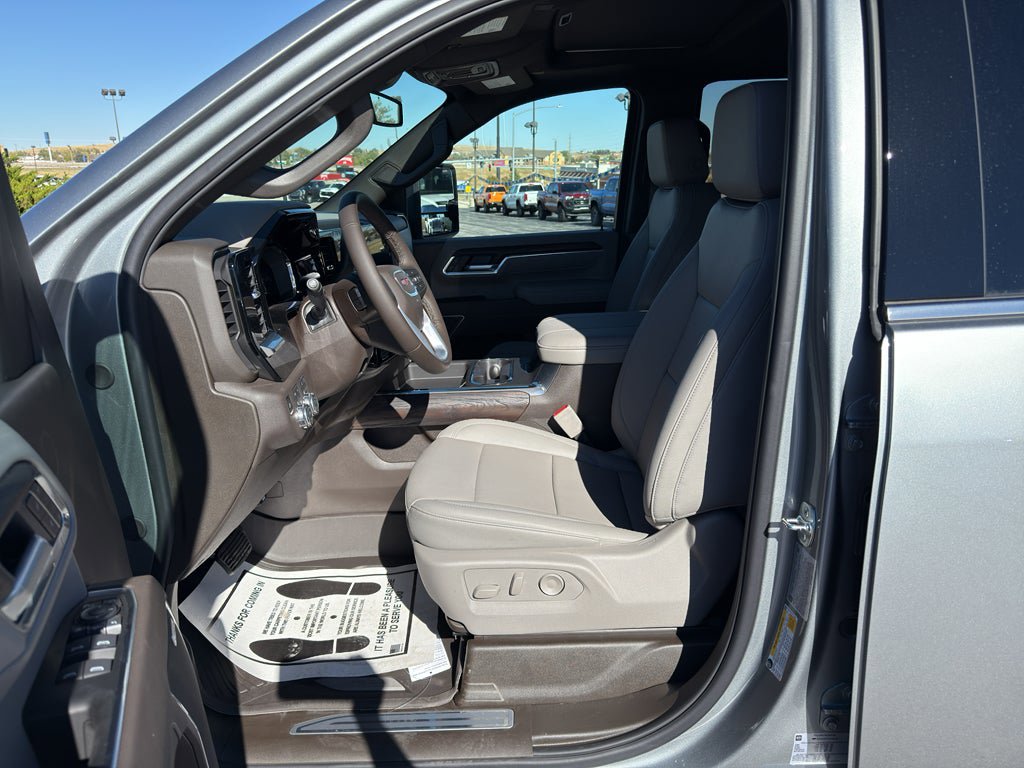 New 2026 GMC Sierra 3500 SLT w/ SLT Premium Package AWD/4WD image 18